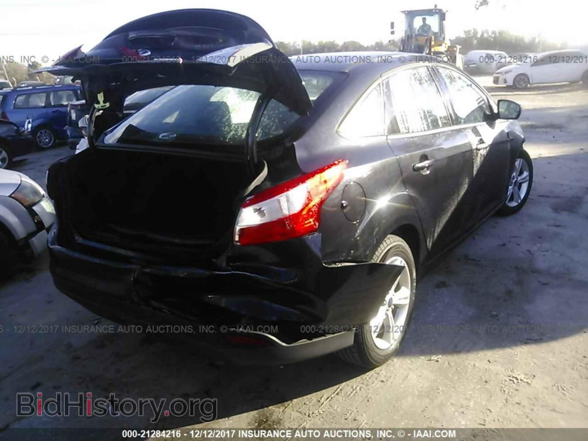 2012 Ford Focus - VIN: 1FAHP3F22CL426550 - Photo 4