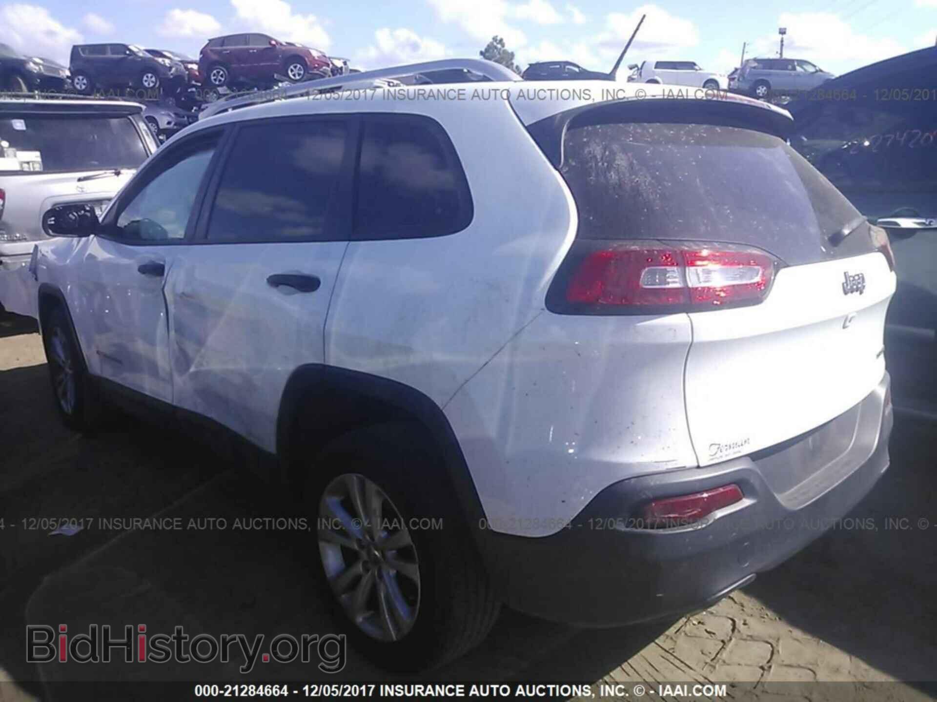 2015 Jeep Cherokee - VIN: 1C4PJLAB9FW620557 - Photo 3