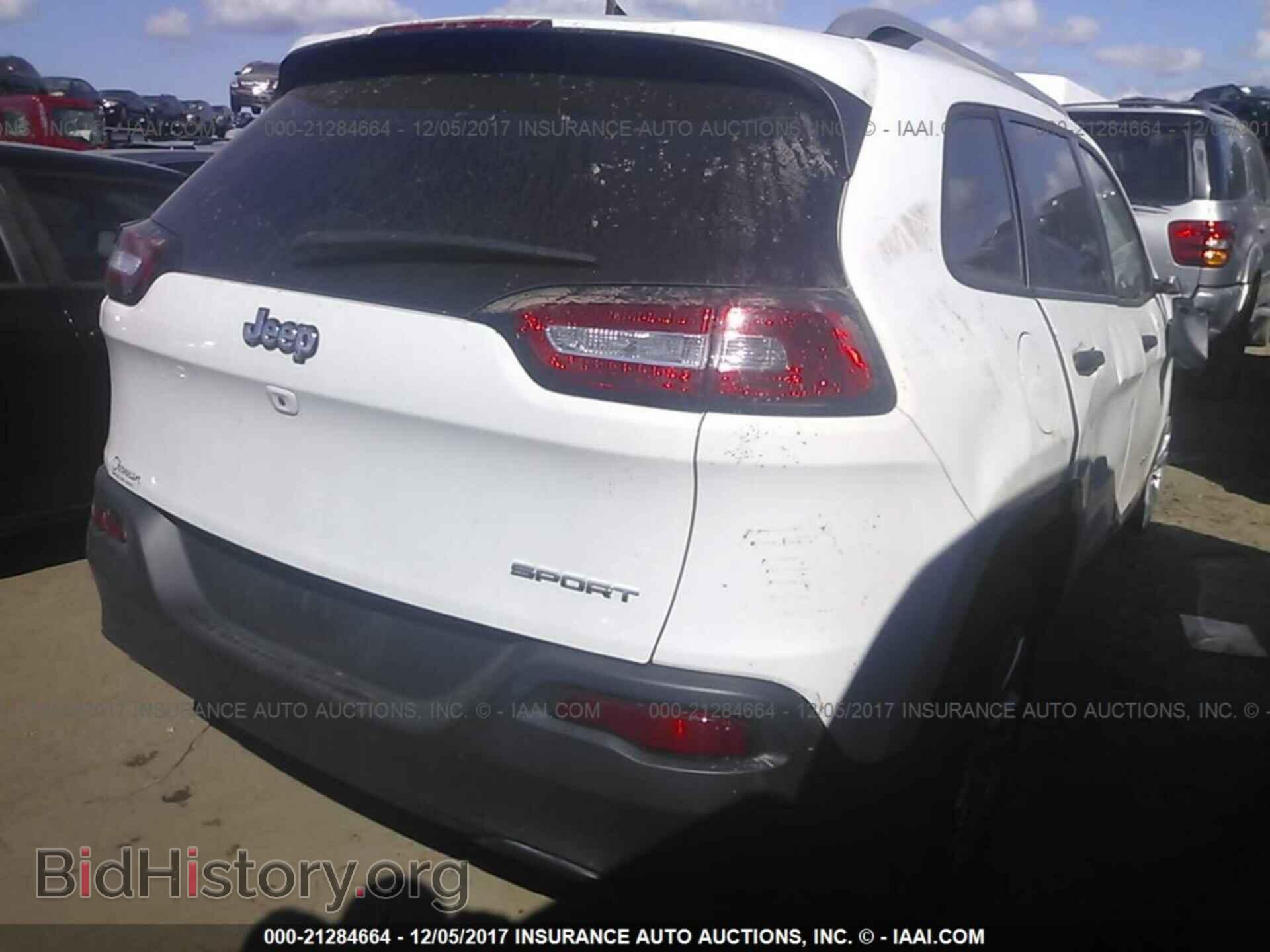 2015 Jeep Cherokee - VIN: 1C4PJLAB9FW620557 - Photo 4