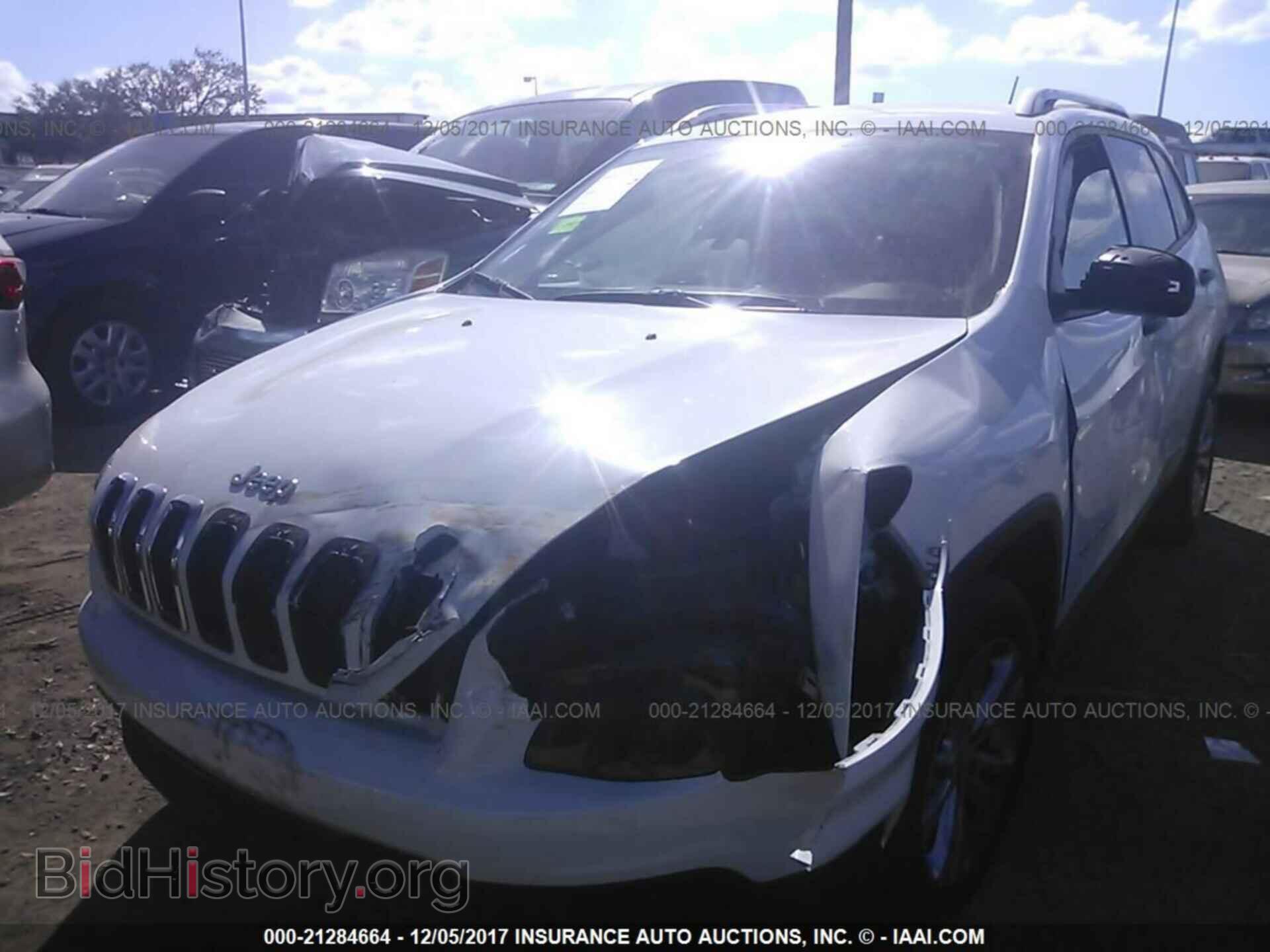 2015 Jeep Cherokee - VIN: 1C4PJLAB9FW620557 - Photo 6