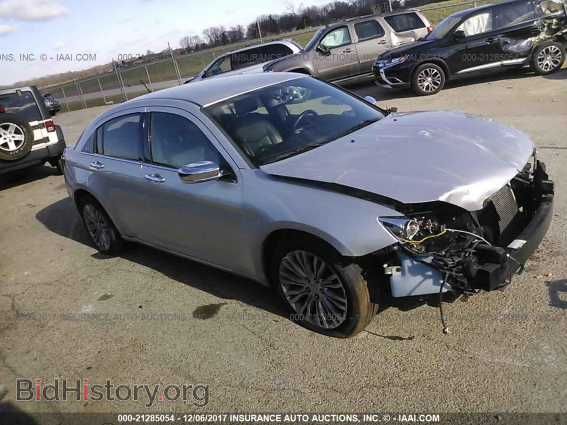Photo 1C3BC2FB2BN579782 - Chrysler 200 2011