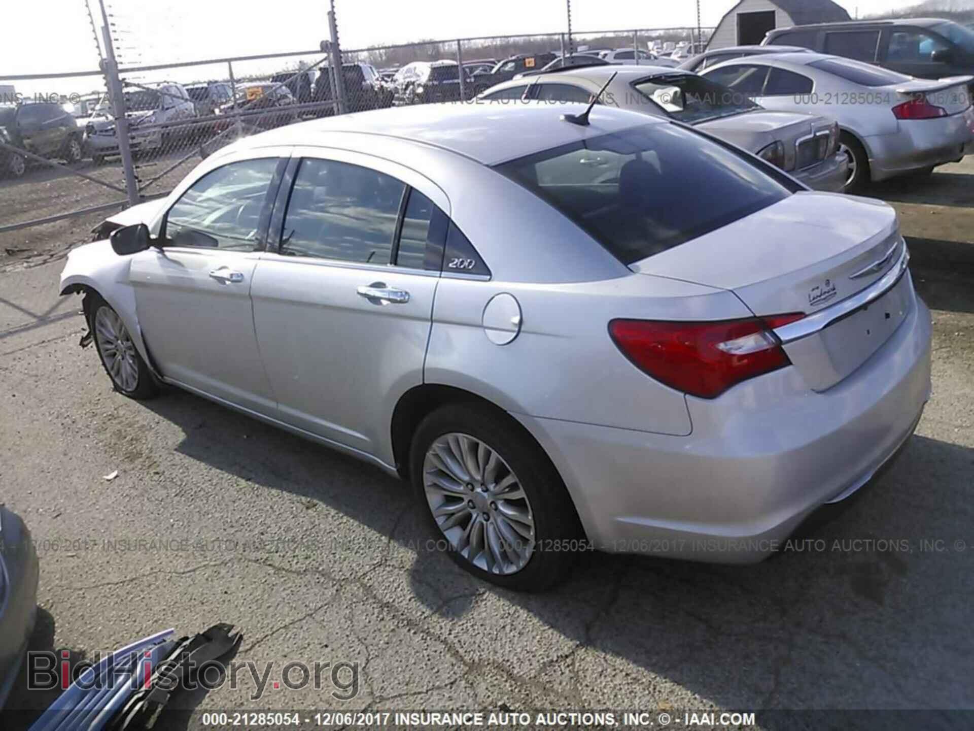 2011 Chrysler 200 - VIN: 1C3BC2FB2BN579782 - Фото 3