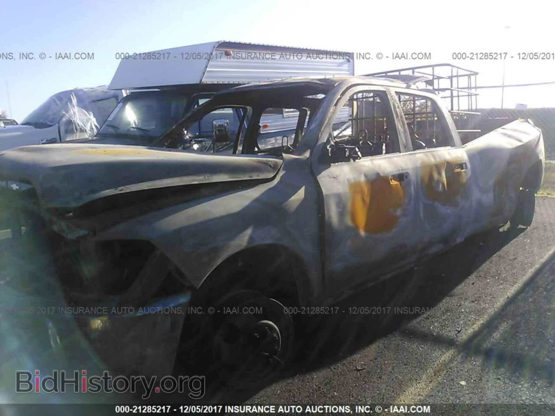 2017 Ram 3500 - VIN: 3C63RRGL2HG545963 - Photo 2