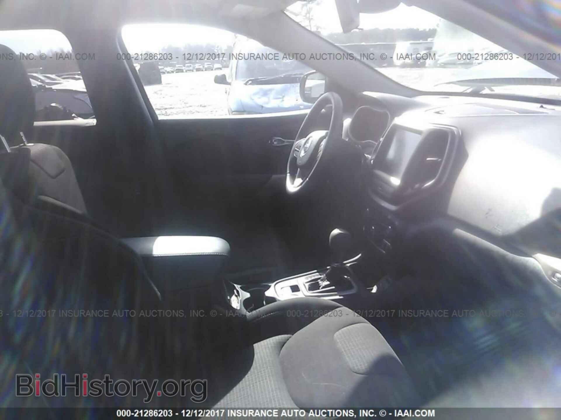 2017 Jeep Cherokee - VIN: 1C4PJLCB1HW572780 - Фото 5