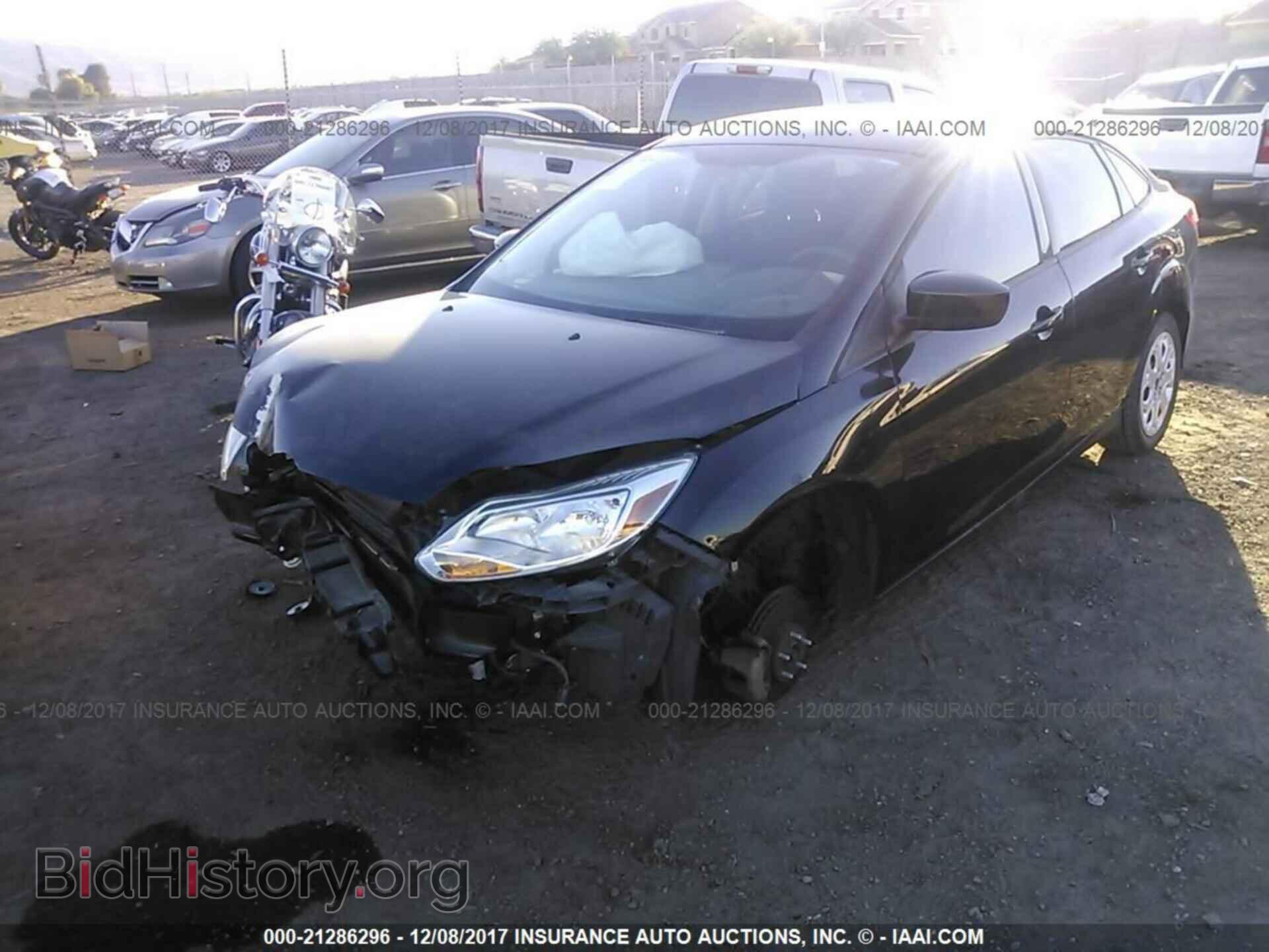 2012 Ford Focus - VIN: 1FAHP3F22CL237249 - Photo 2