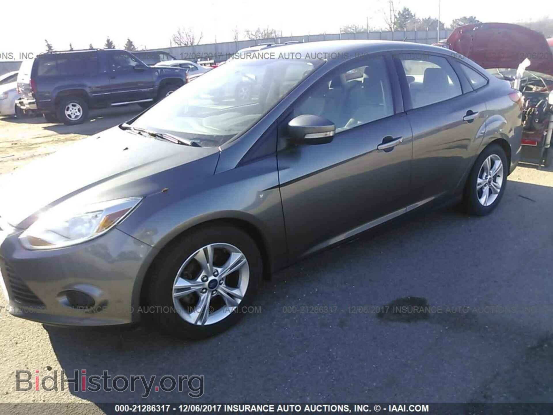 2014 Ford Focus - VIN: 1FADP3F28EL140557 - Фото 2