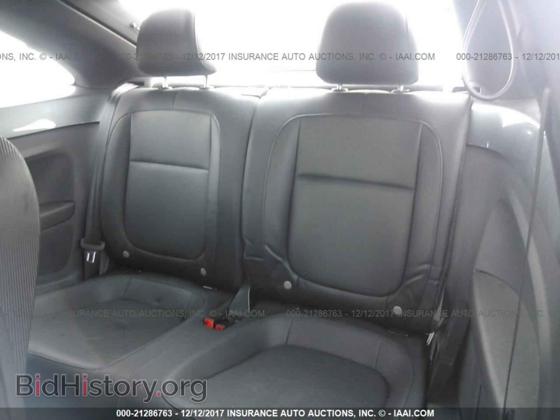 2012 Volkswagen Beetle - VIN: 3VWJP7AT6CM631786 - Фото 8