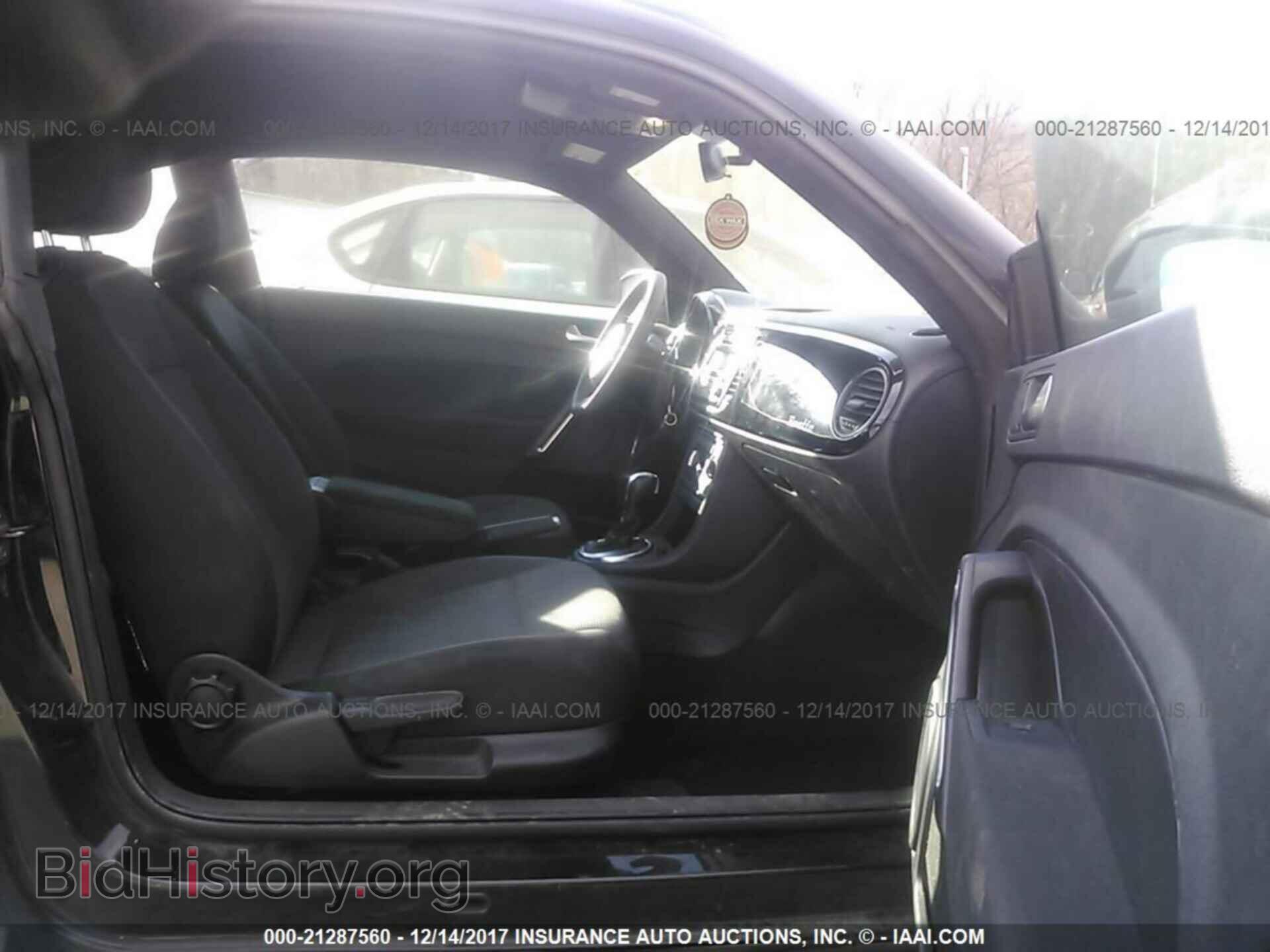 2014 Volkswagen Beetle - VIN: 3VWFP7AT9EM603036 - Фото 5