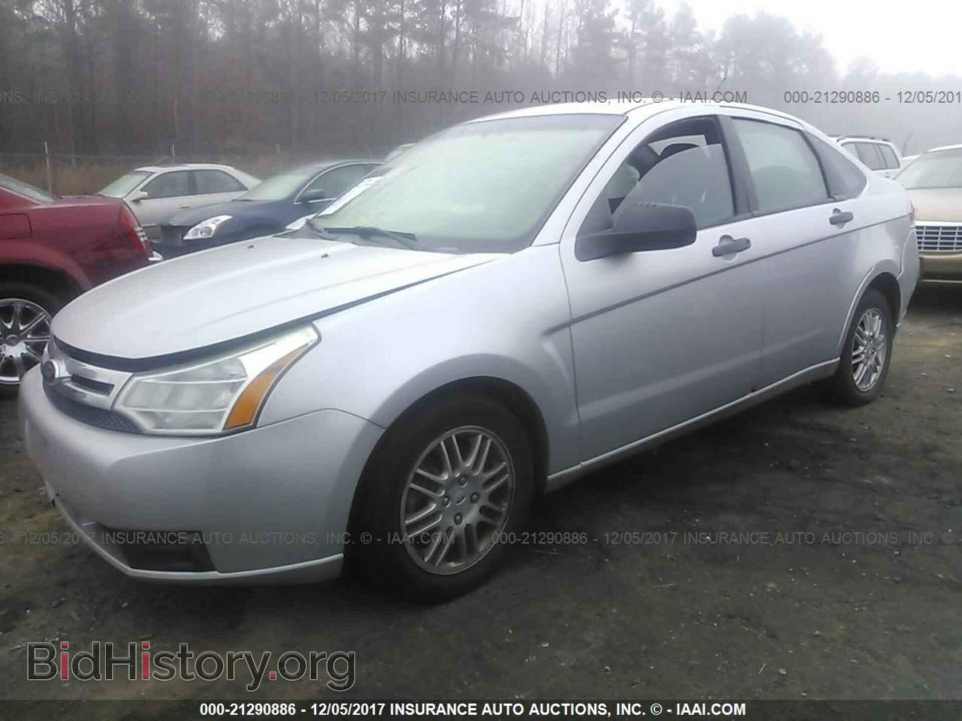 2011 Ford Focus - VIN: 1FAHP3FN9BW121036 - Фото 2