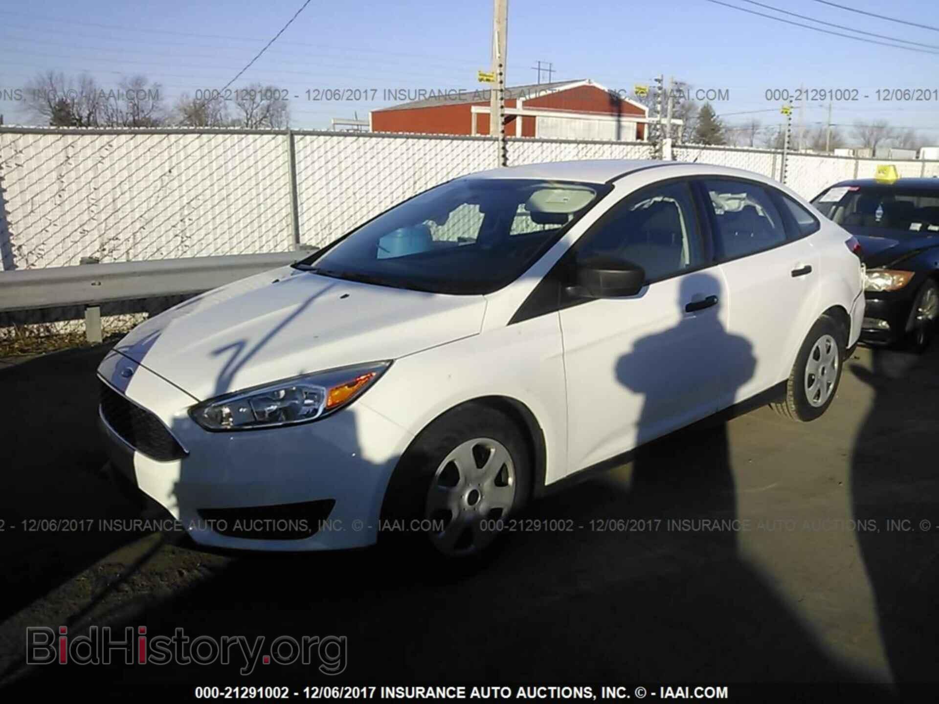 2017 Ford Focus - VIN: 1FADP3E24HL219519 - Фото 2
