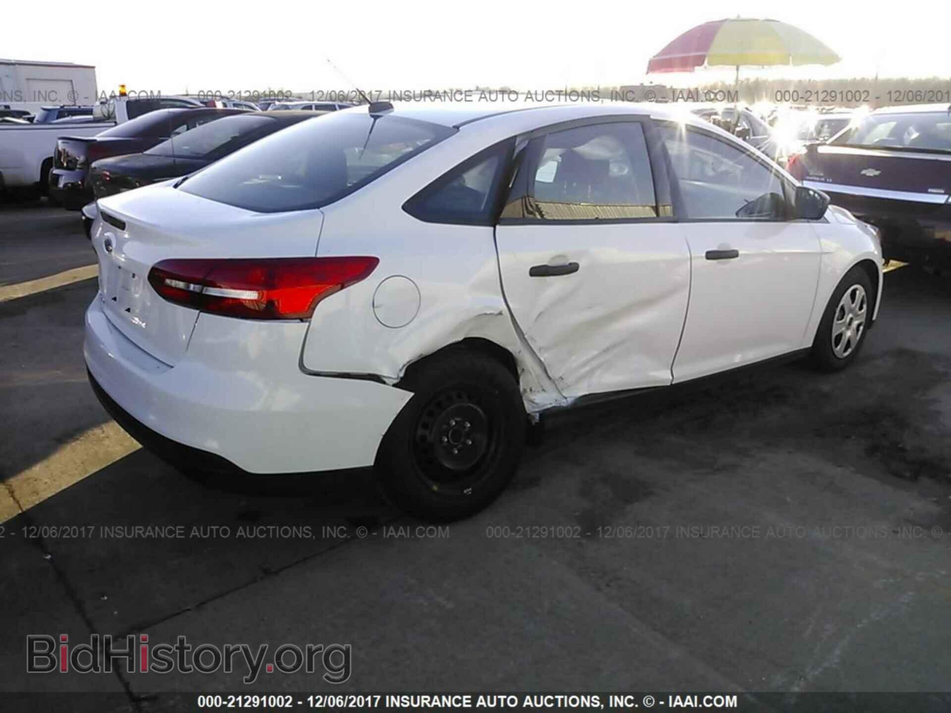 2017 Ford Focus - VIN: 1FADP3E24HL219519 - Фото 4