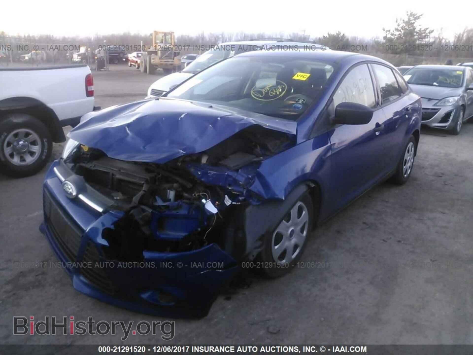2012 Ford Focus - VIN: 1FAHP3E21CL303923 - Photo 2