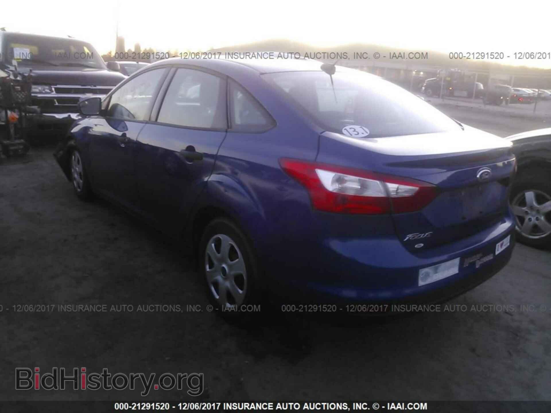 2012 Ford Focus - VIN: 1FAHP3E21CL303923 - Photo 3