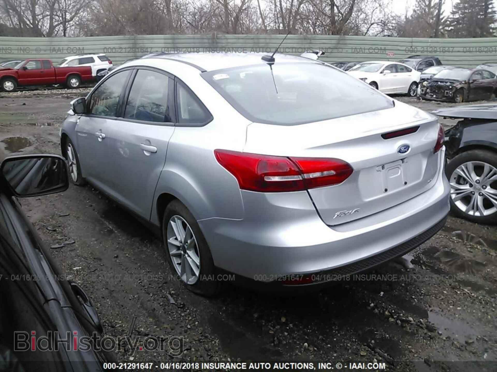 2017 Ford Focus - VIN: 1FADP3F26HL276240 - Photo 3