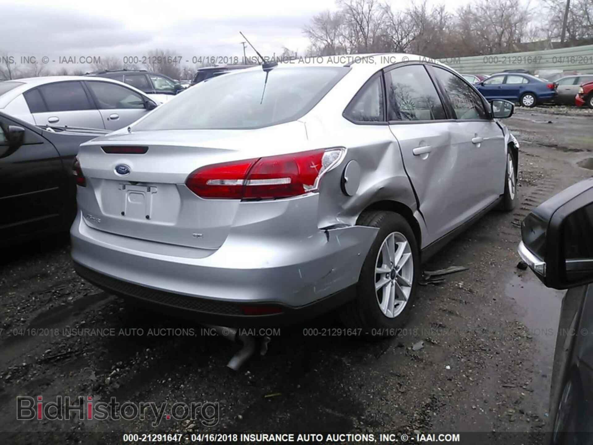 2017 Ford Focus - VIN: 1FADP3F26HL276240 - Photo 4