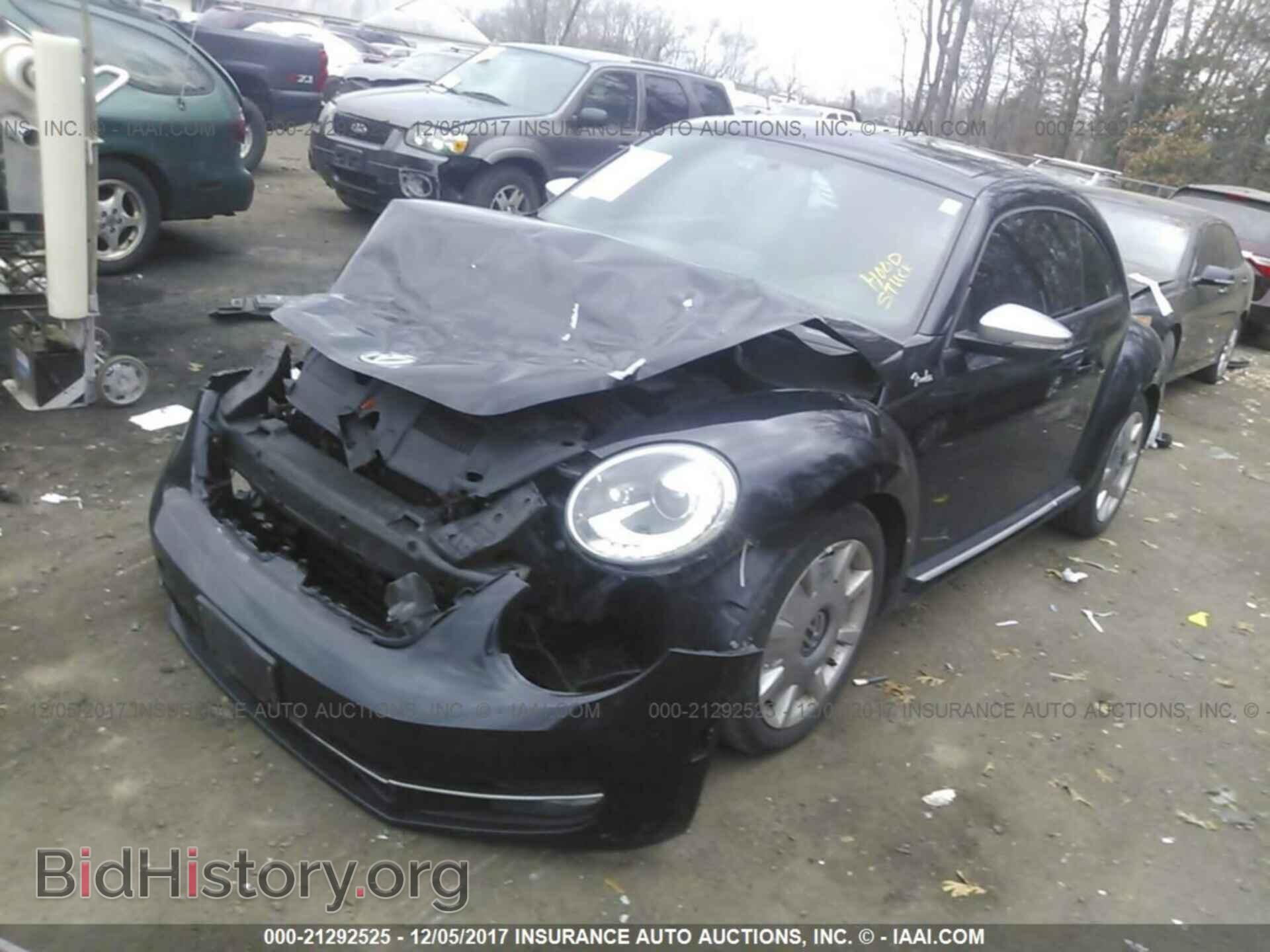 2013 Volkswagen Beetle - VIN: 3VWVS7AT0DM685263 - Фото 2