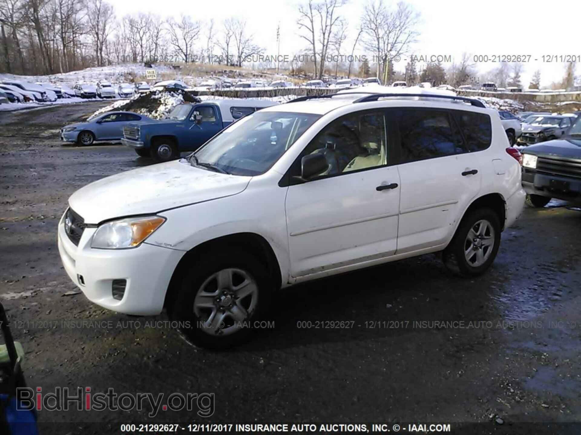2011 Toyota Rav4 - VIN: 2T3BF4DV1BW085210 - Photo 2