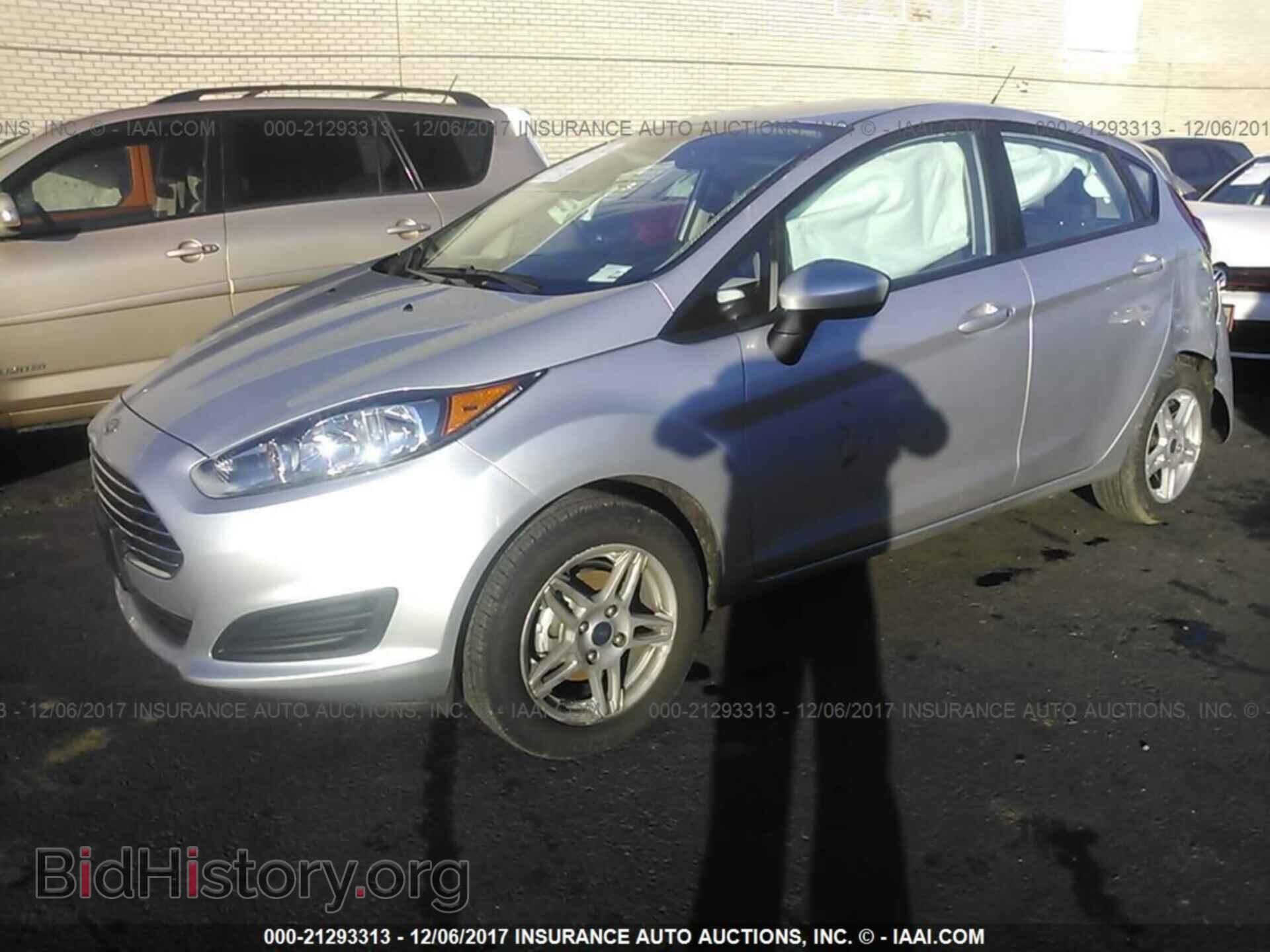 2017 Ford Fiesta - VIN: 3FADP4EJXHM153523 - Photo 2