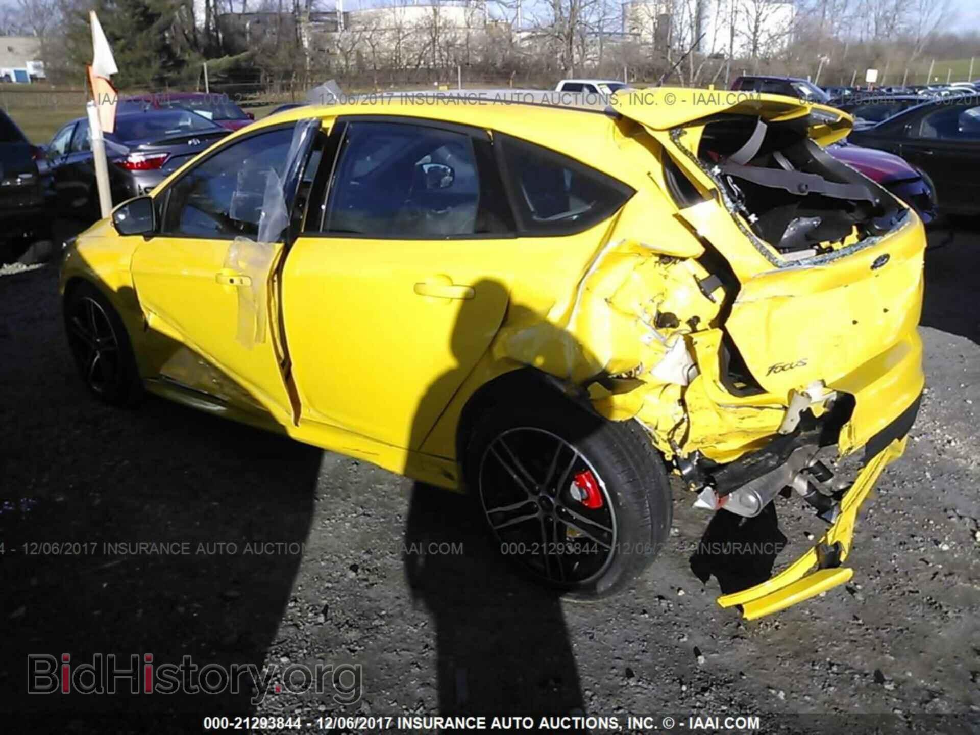 2017 Ford Focus - VIN: 1FADP3L92HL323779 - Photo 3