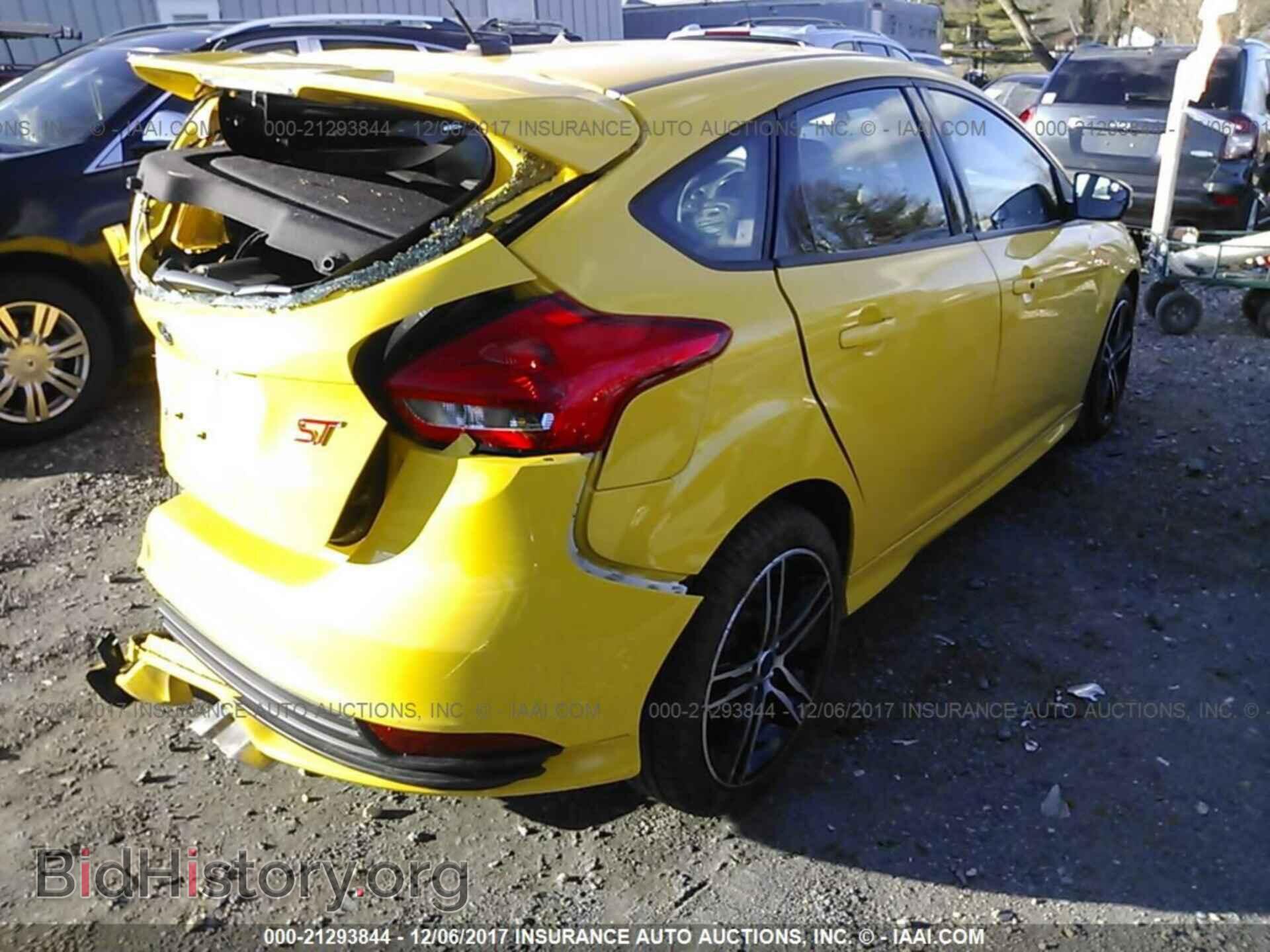2017 Ford Focus - VIN: 1FADP3L92HL323779 - Photo 4