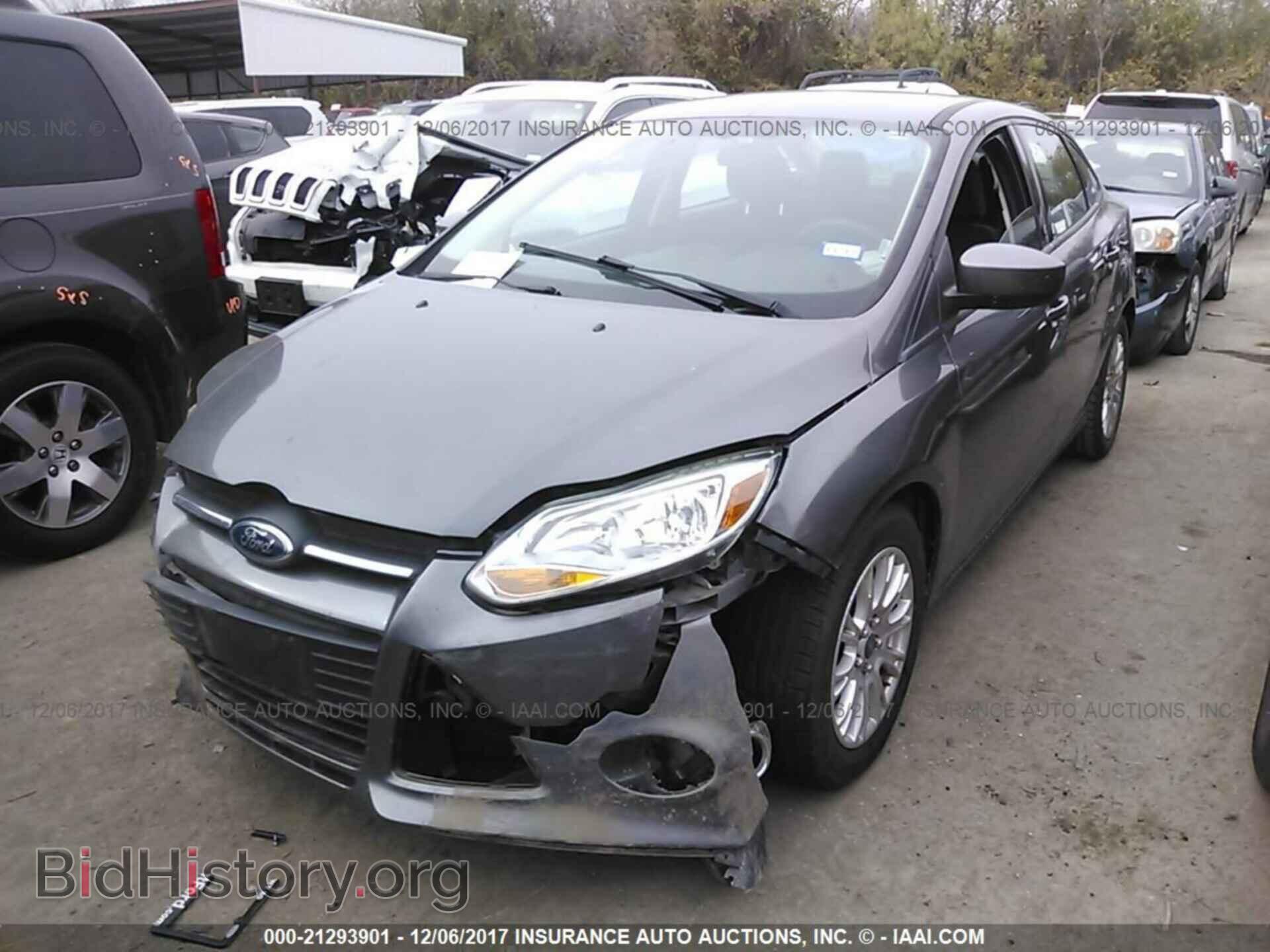 2012 Ford Focus - VIN: 1FAHP3F27CL418072 - Photo 2