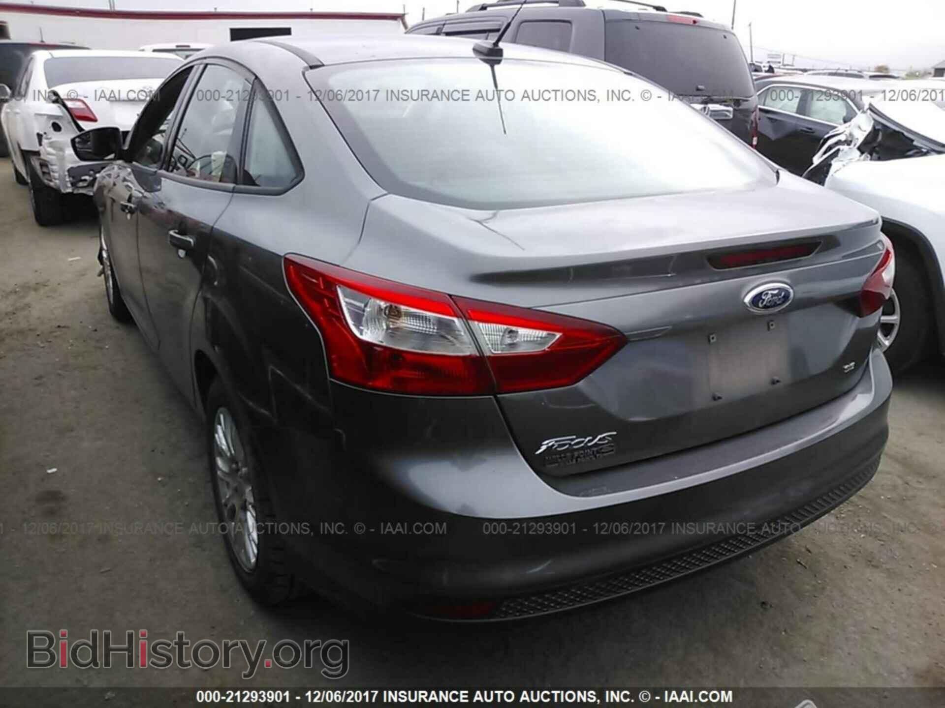 2012 Ford Focus - VIN: 1FAHP3F27CL418072 - Photo 3