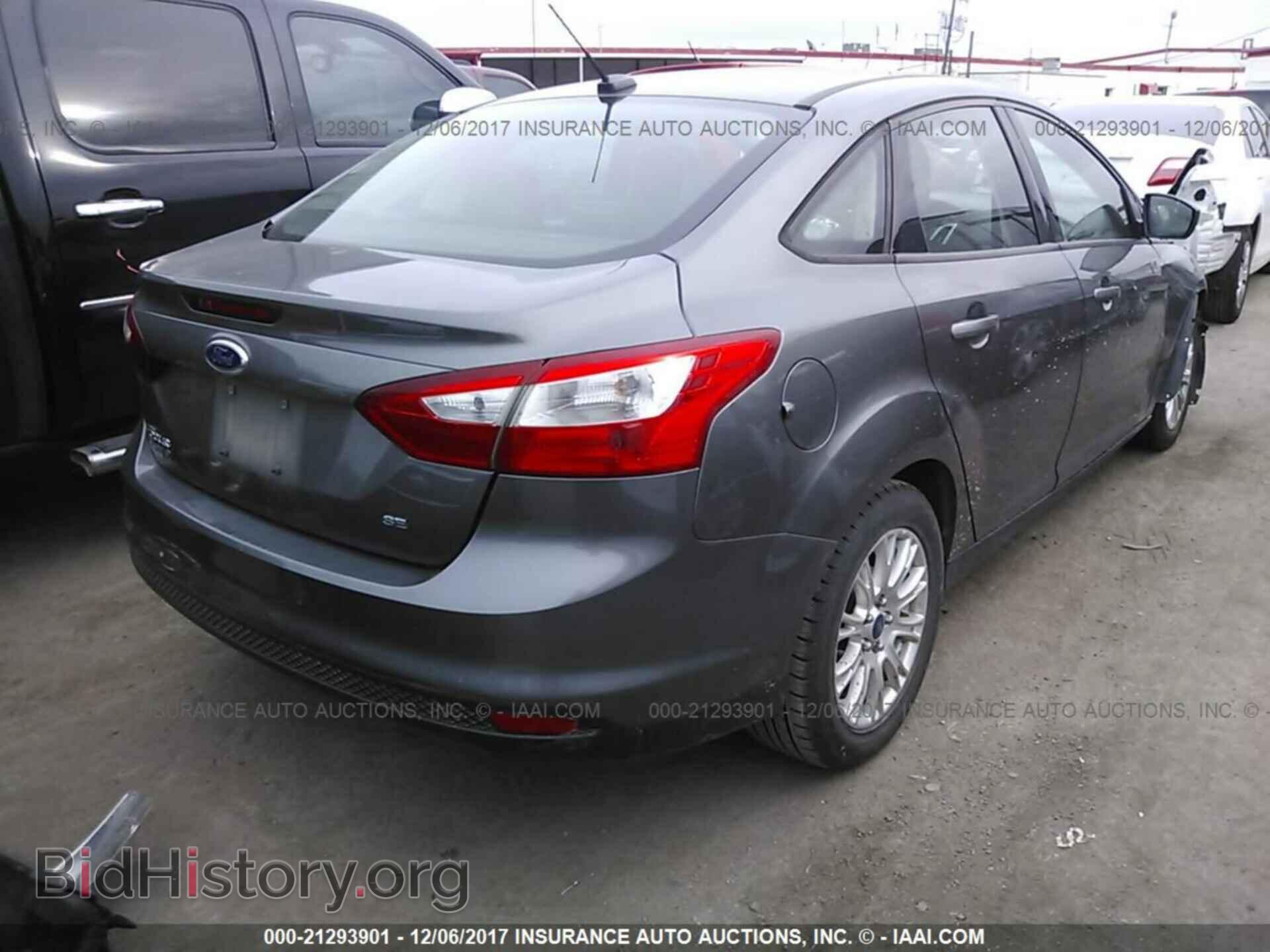 2012 Ford Focus - VIN: 1FAHP3F27CL418072 - Photo 4