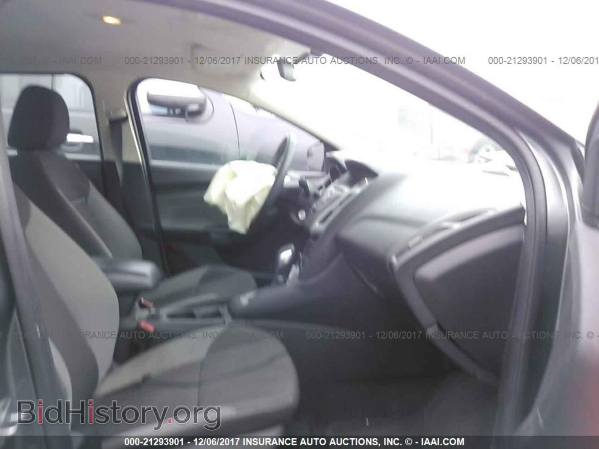 2012 Ford Focus - VIN: 1FAHP3F27CL418072 - Photo 5