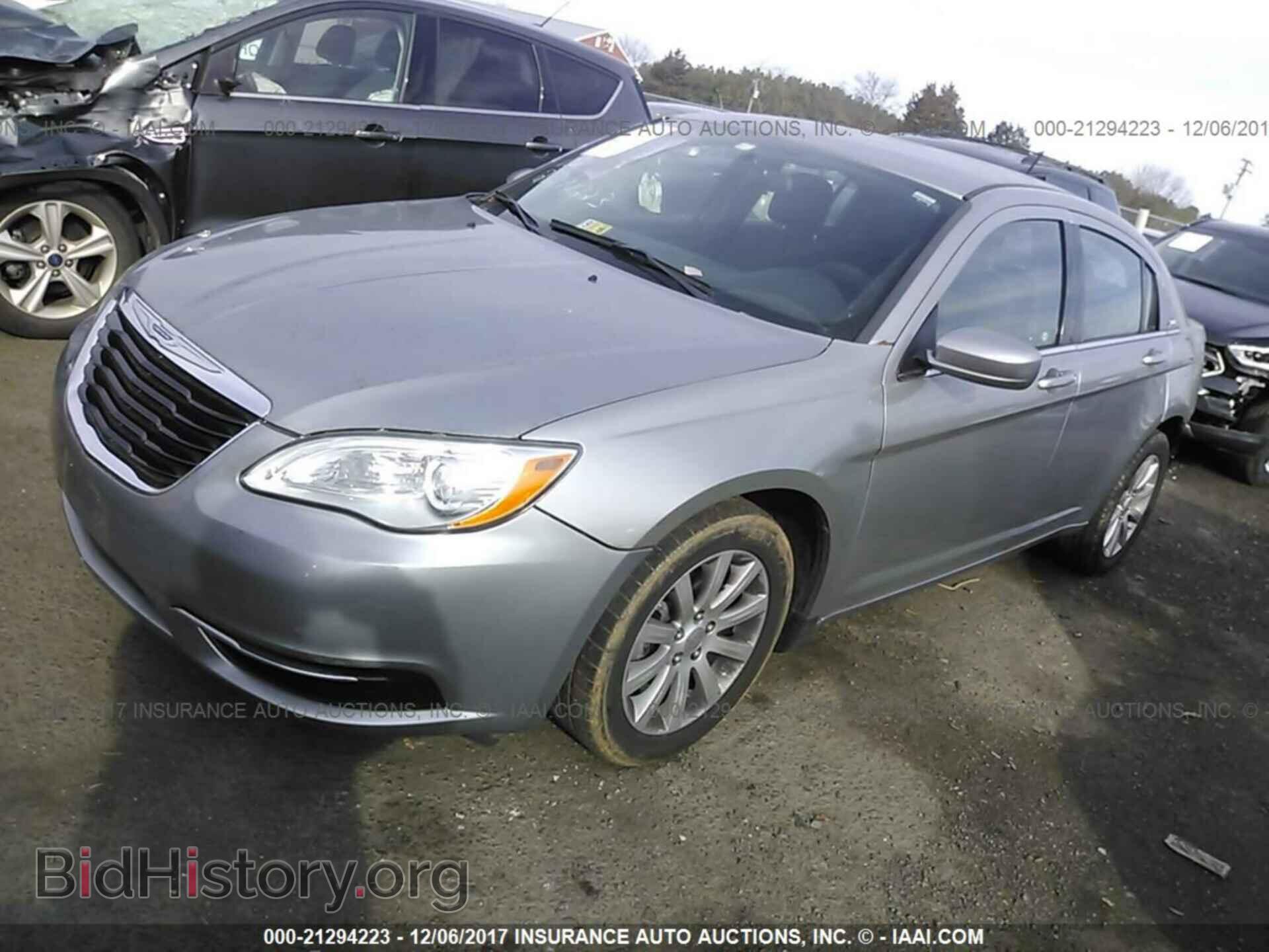 2014 Chrysler 200 - VIN: 1C3CCBBG3EN114146 - Фото 2