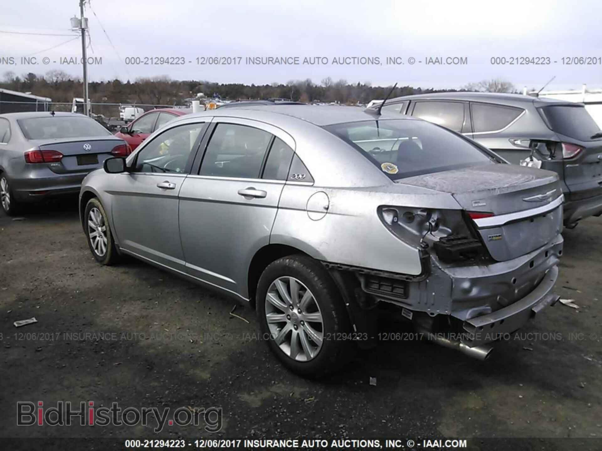 2014 Chrysler 200 - VIN: 1C3CCBBG3EN114146 - Фото 3