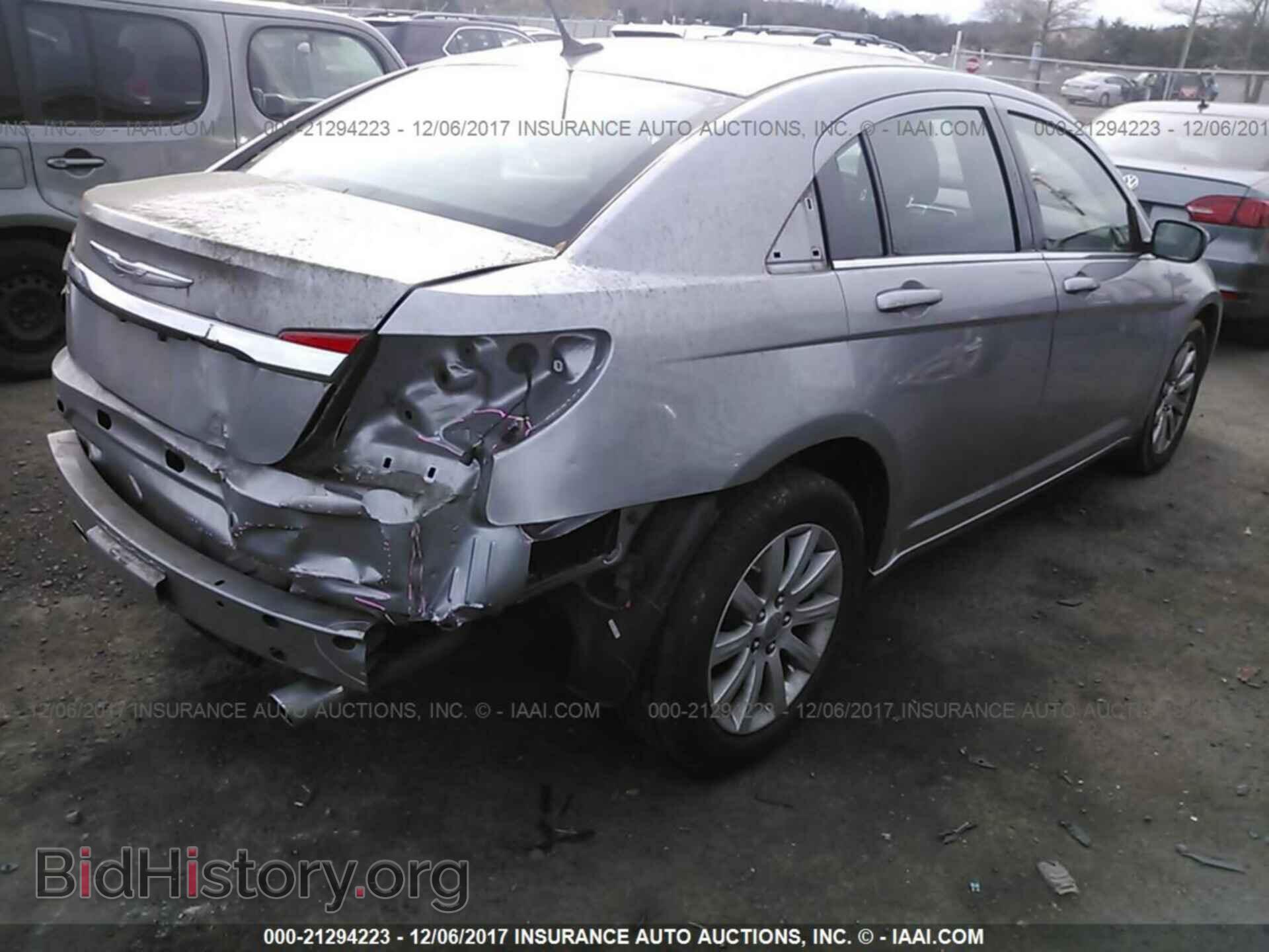 2014 Chrysler 200 - VIN: 1C3CCBBG3EN114146 - Фото 4