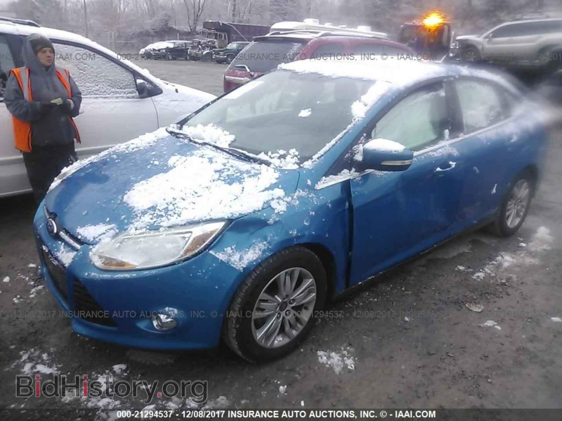 2012 Ford Focus - VIN: 1FAHP3H21CL118220 - Photo 2