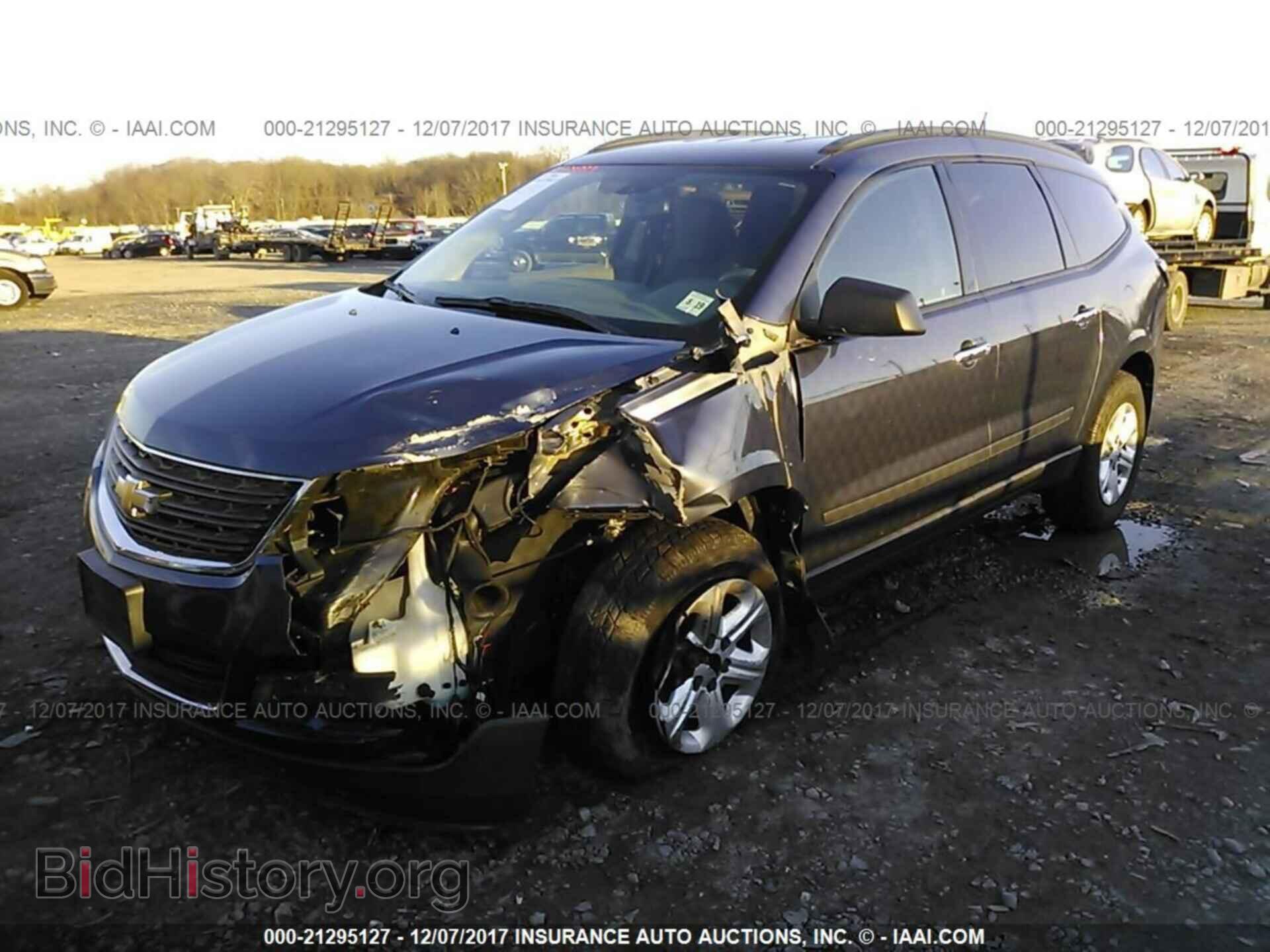2014 Chevrolet Traverse - VIN: 1GNKRFED4EJ323361 - Фото 2