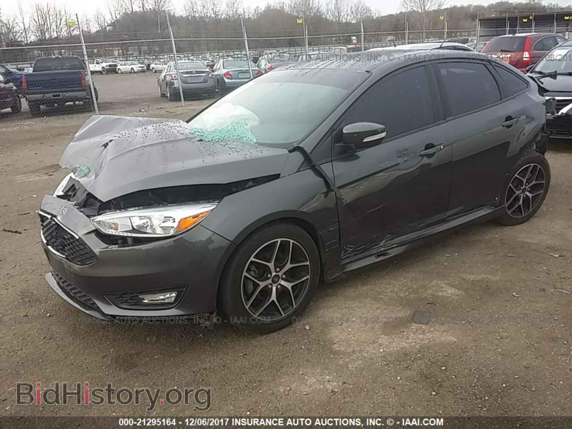 2015 Ford Focus - VIN: 1FADP3F29FL285950 - Photo 2