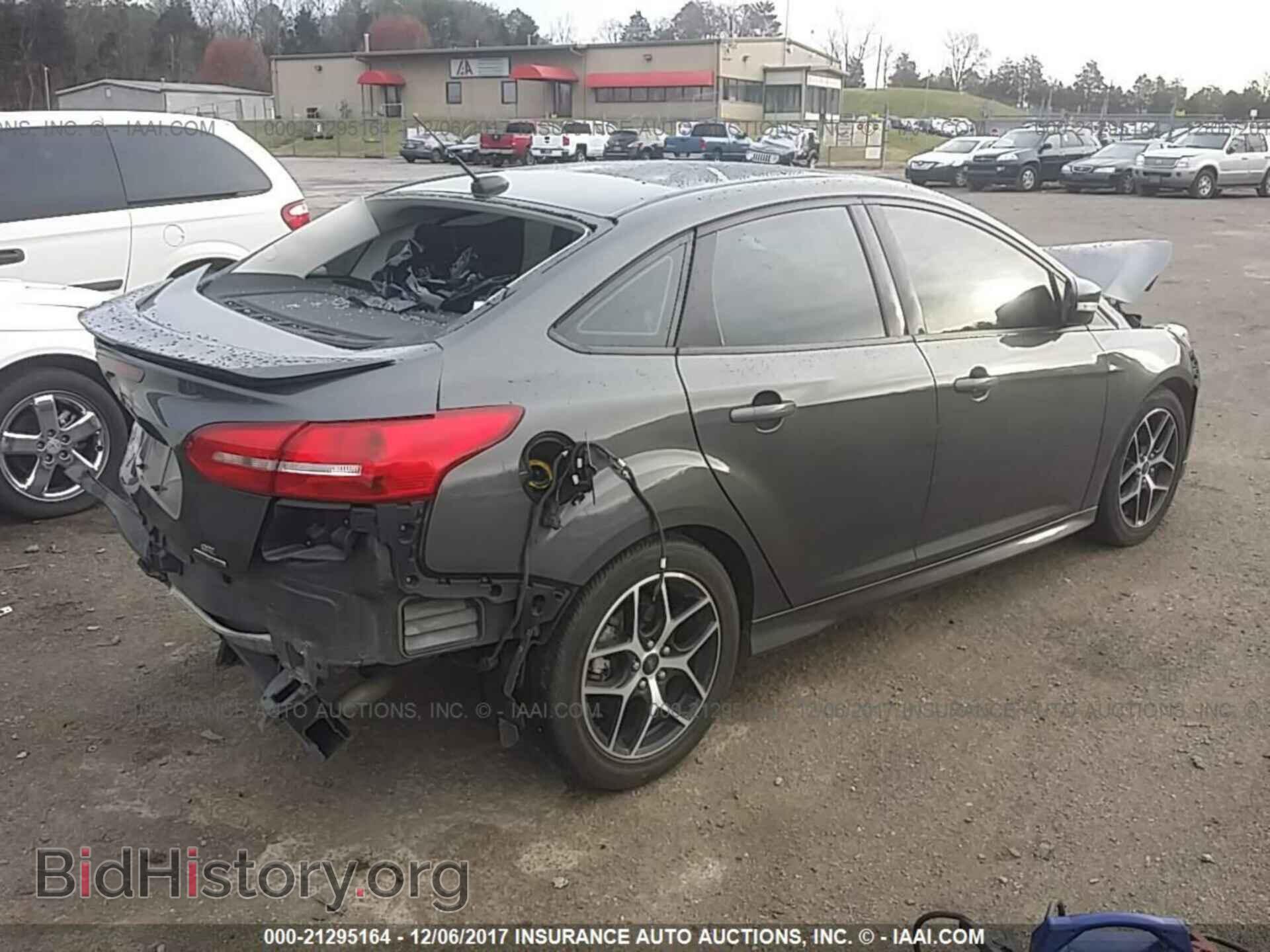 2015 Ford Focus - VIN: 1FADP3F29FL285950 - Photo 4