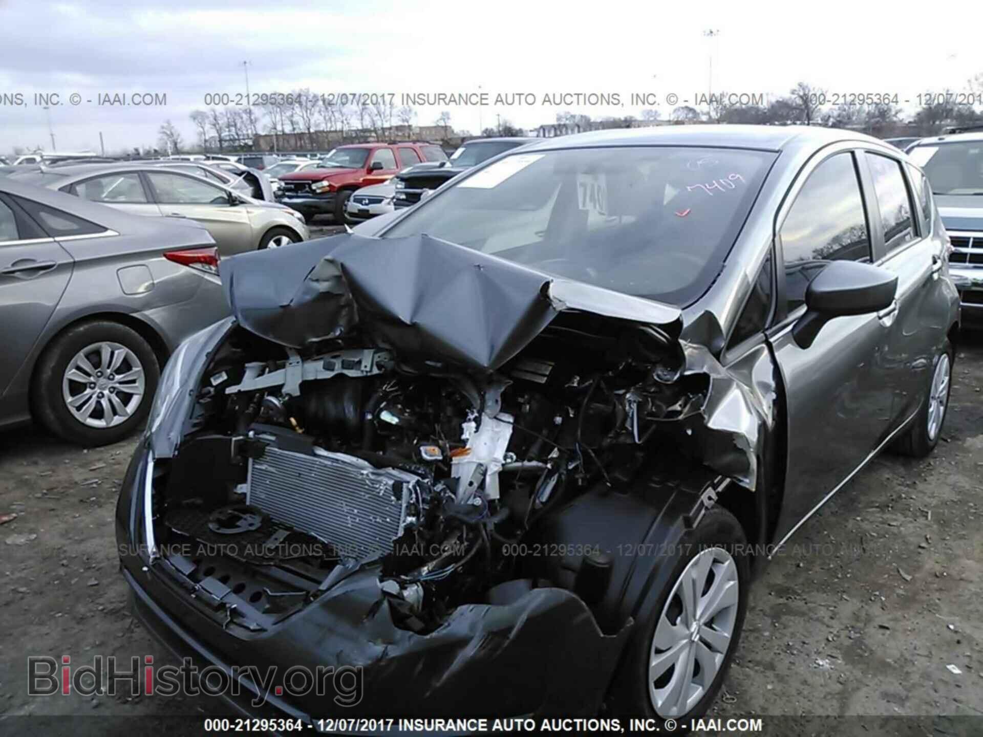 2017 Nissan Versa note - VIN: 3N1CE2CP8HL360007 - Фото 2