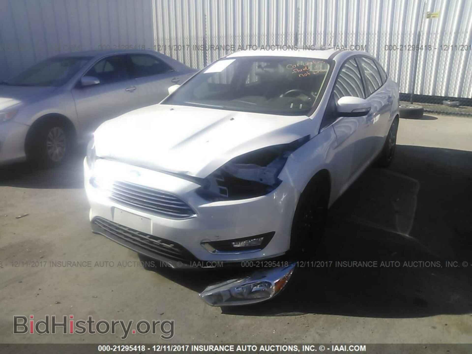 2016 Ford Focus - VIN: 1FADP3J22GL362232 - Photo 2