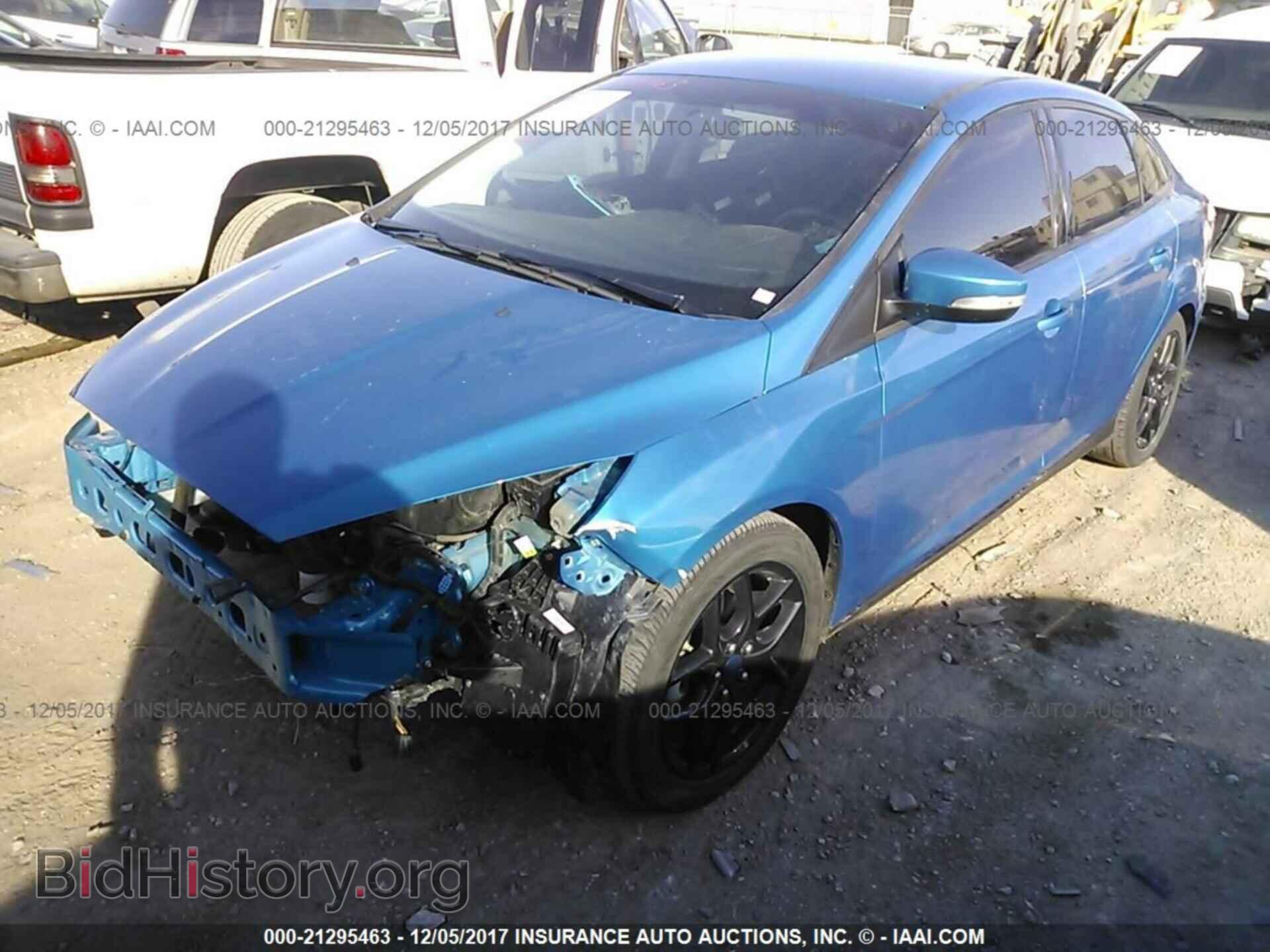 2016 Ford Focus - VIN: 1FADP3F22GL245775 - Photo 2