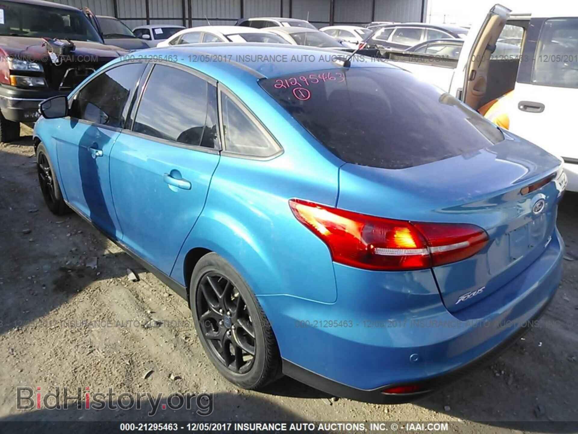 2016 Ford Focus - VIN: 1FADP3F22GL245775 - Photo 3