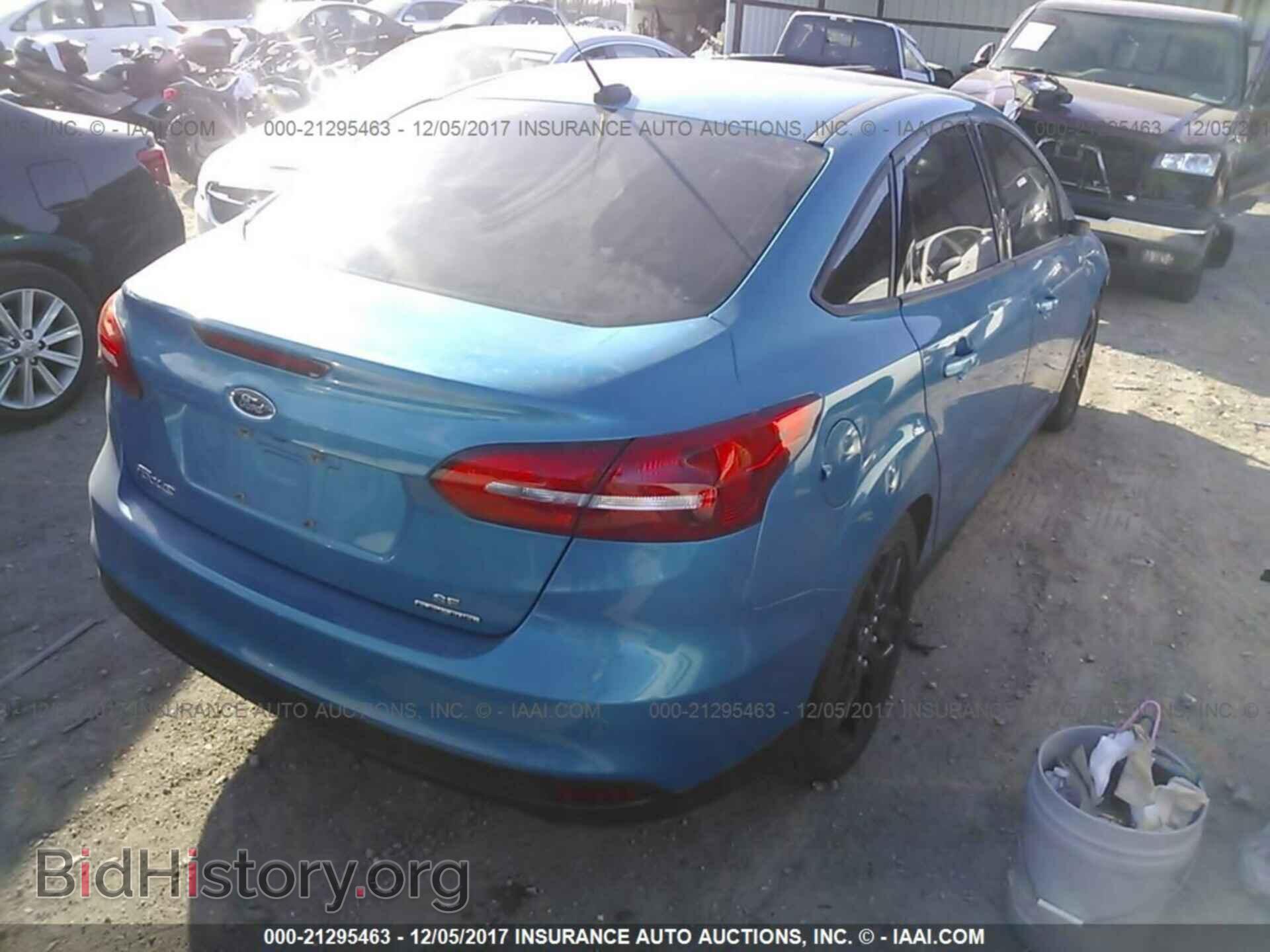 2016 Ford Focus - VIN: 1FADP3F22GL245775 - Photo 4
