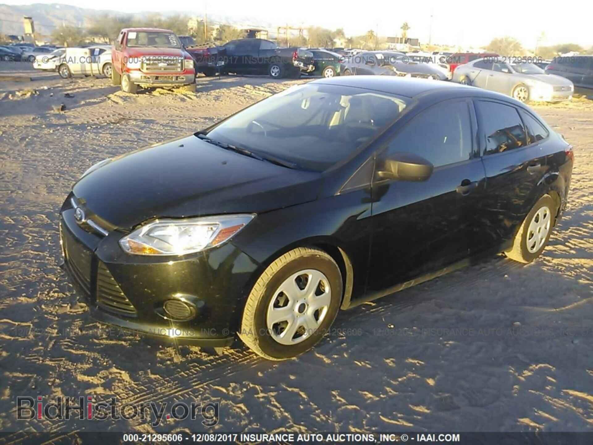 2014 Ford Focus - VIN: 1FADP3E24EL294362 - Photo 2