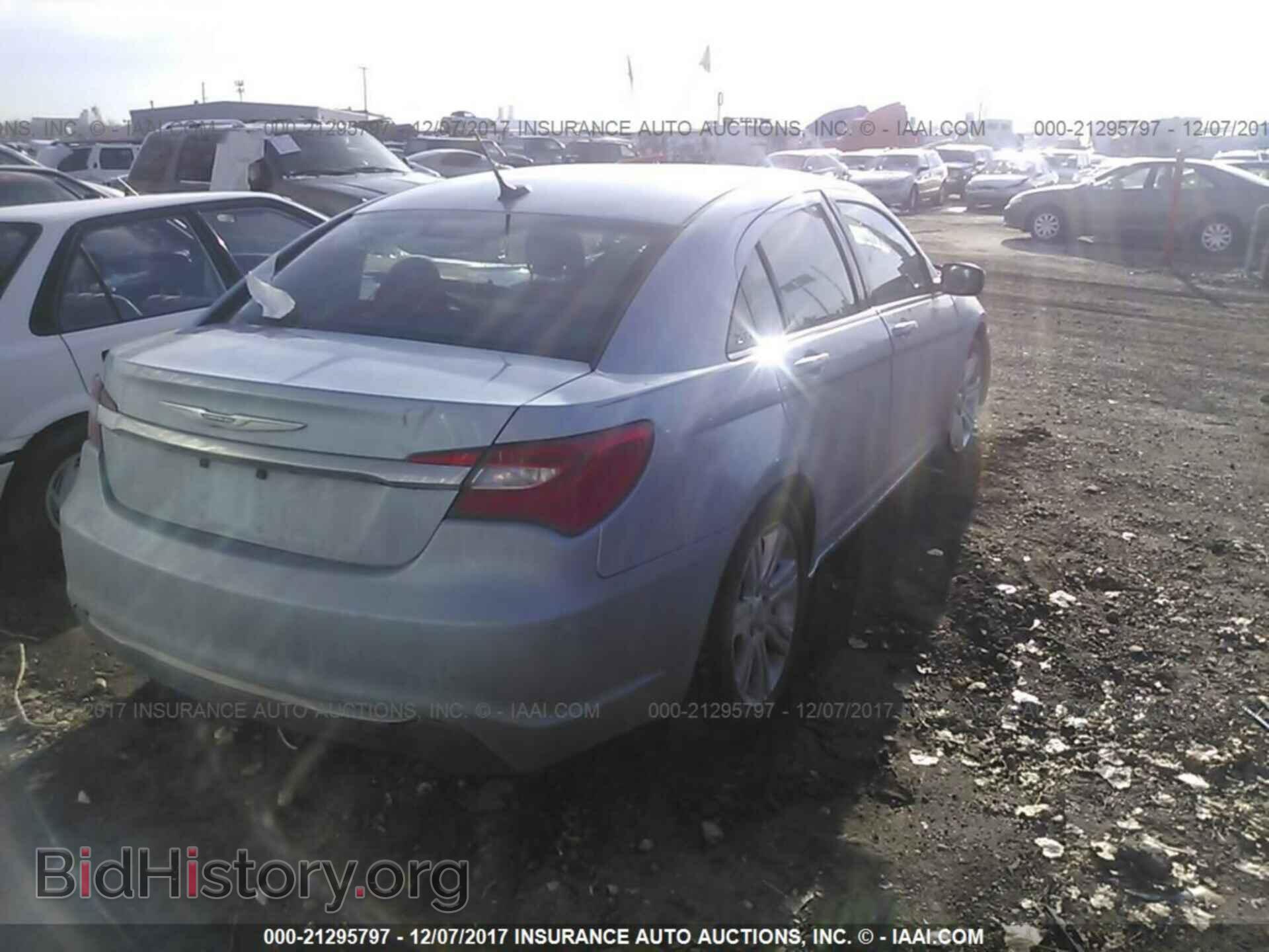 2013 Chrysler 200 - VIN: 1C3CCBBB4DN609376 - Photo 4