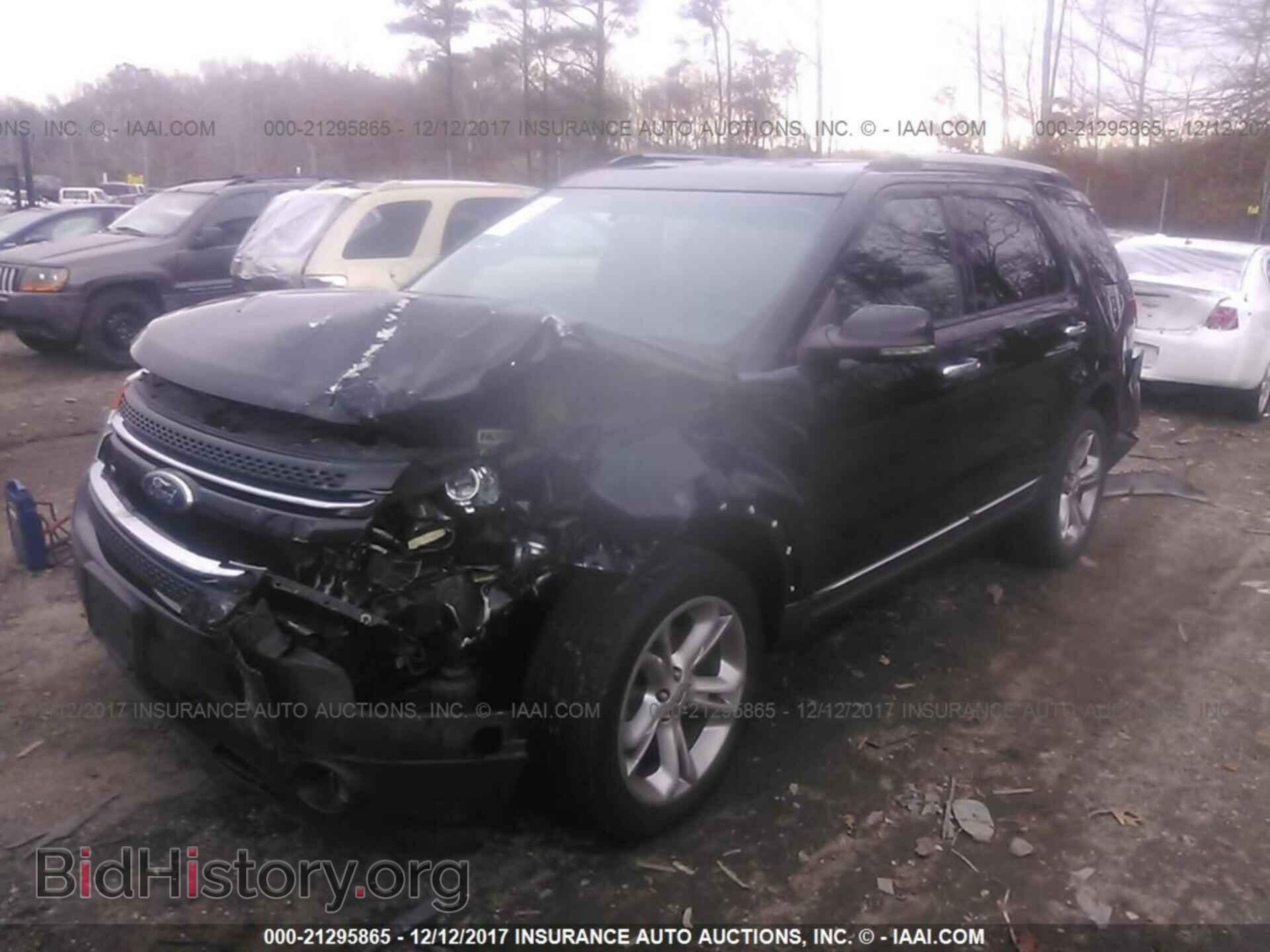 2011 Ford Explorer - VIN: 1FMHK8F89BGA14445 - Фото 2