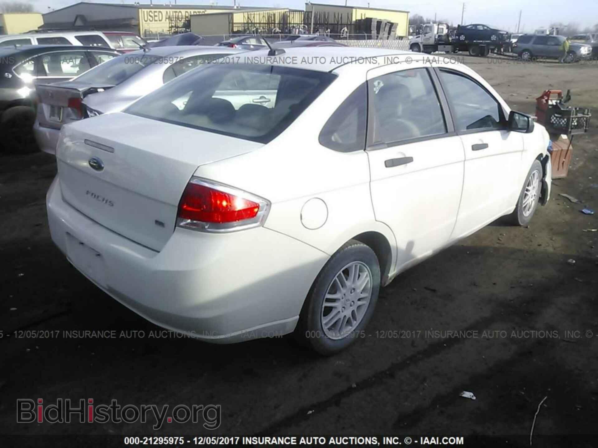 2011 Ford Focus - VIN: 1FAHP3FN7BW189335 - Photo 4