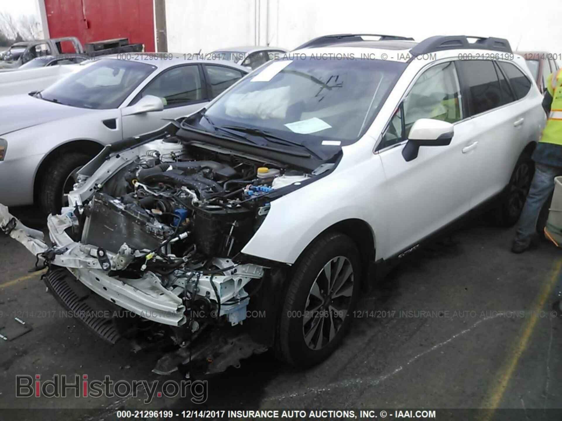 2016 Subaru Outback - VIN: 4S4BSALC8G3240464 - Photo 2