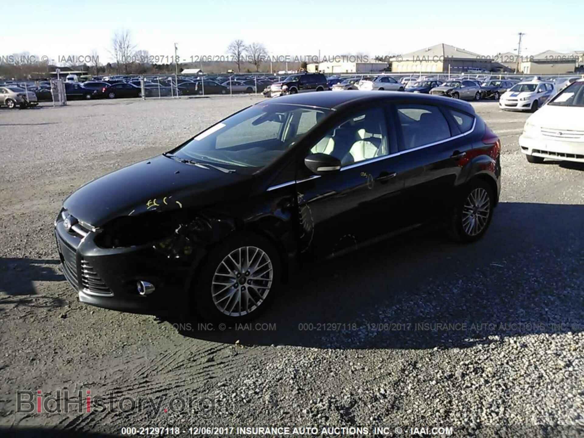2012 Ford Focus - VIN: 1FAHP3M2XCL381635 - Photo 2