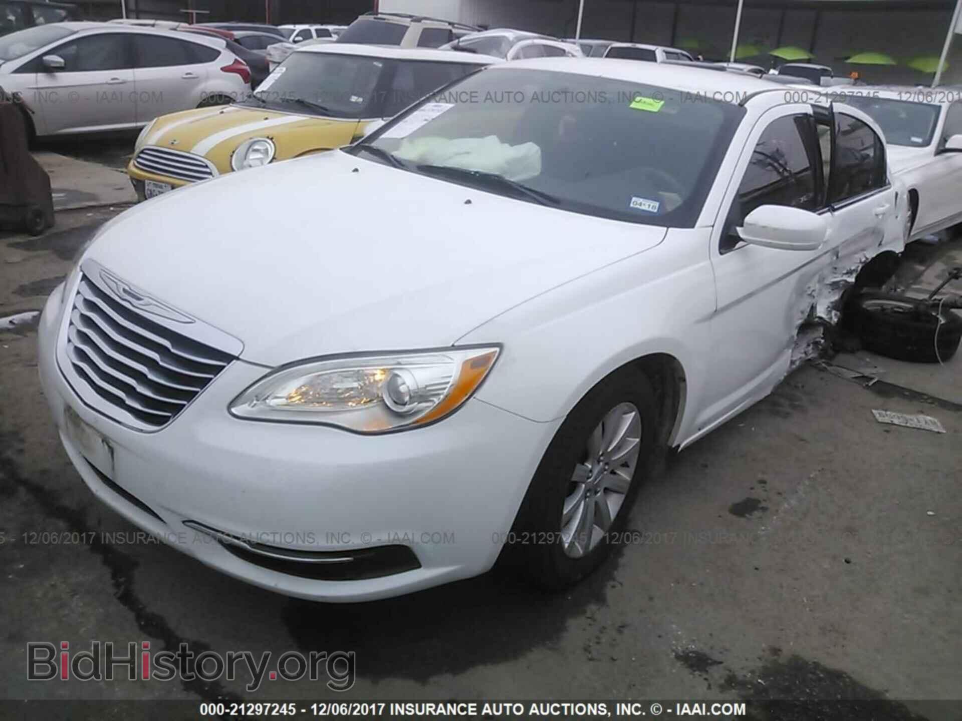 2014 Chrysler 200 - VIN: 1C3CCBBB7EN119371 - Photo 2