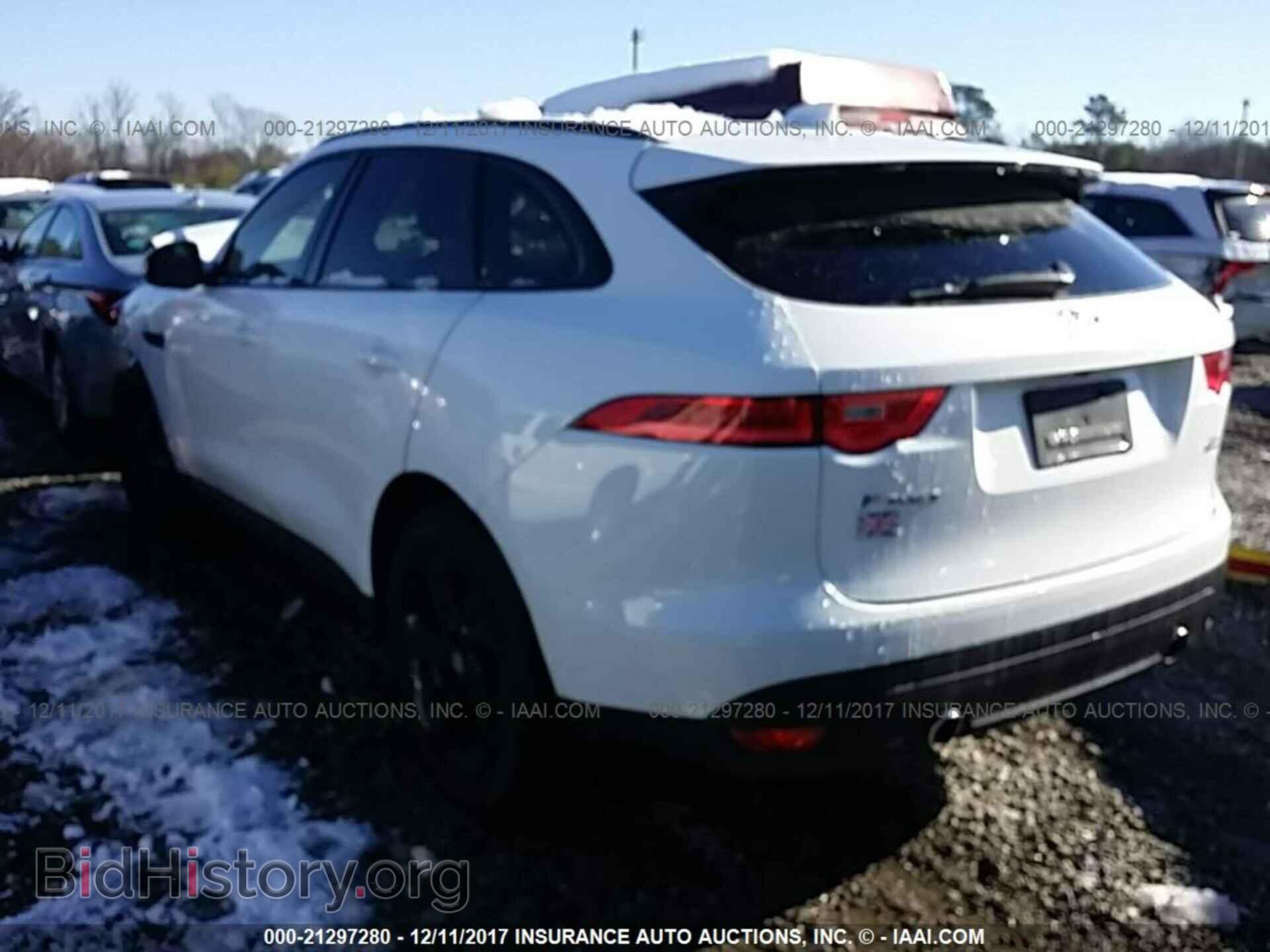2017 Jaguar F-pace - VIN: SADCJ2BV3HA888767 - Photo 3