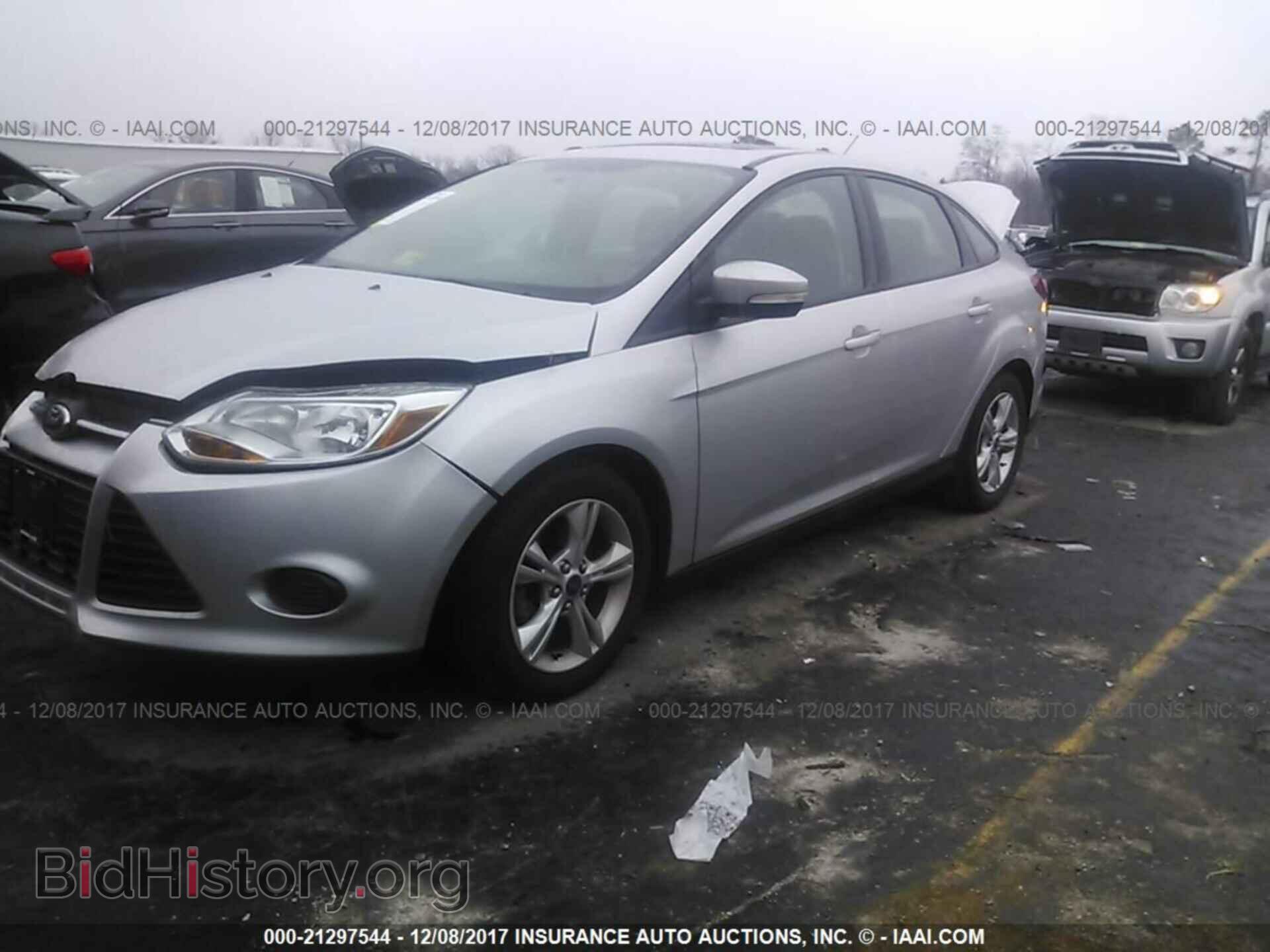2013 Ford Focus - VIN: 1FADP3F28DL120517 - Фото 2