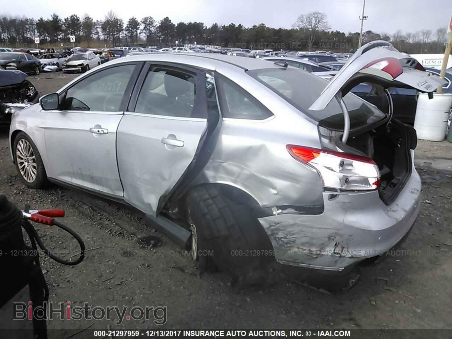 2012 Ford Focus - VIN: 1FAHP3J28CL232497 - Фото 3